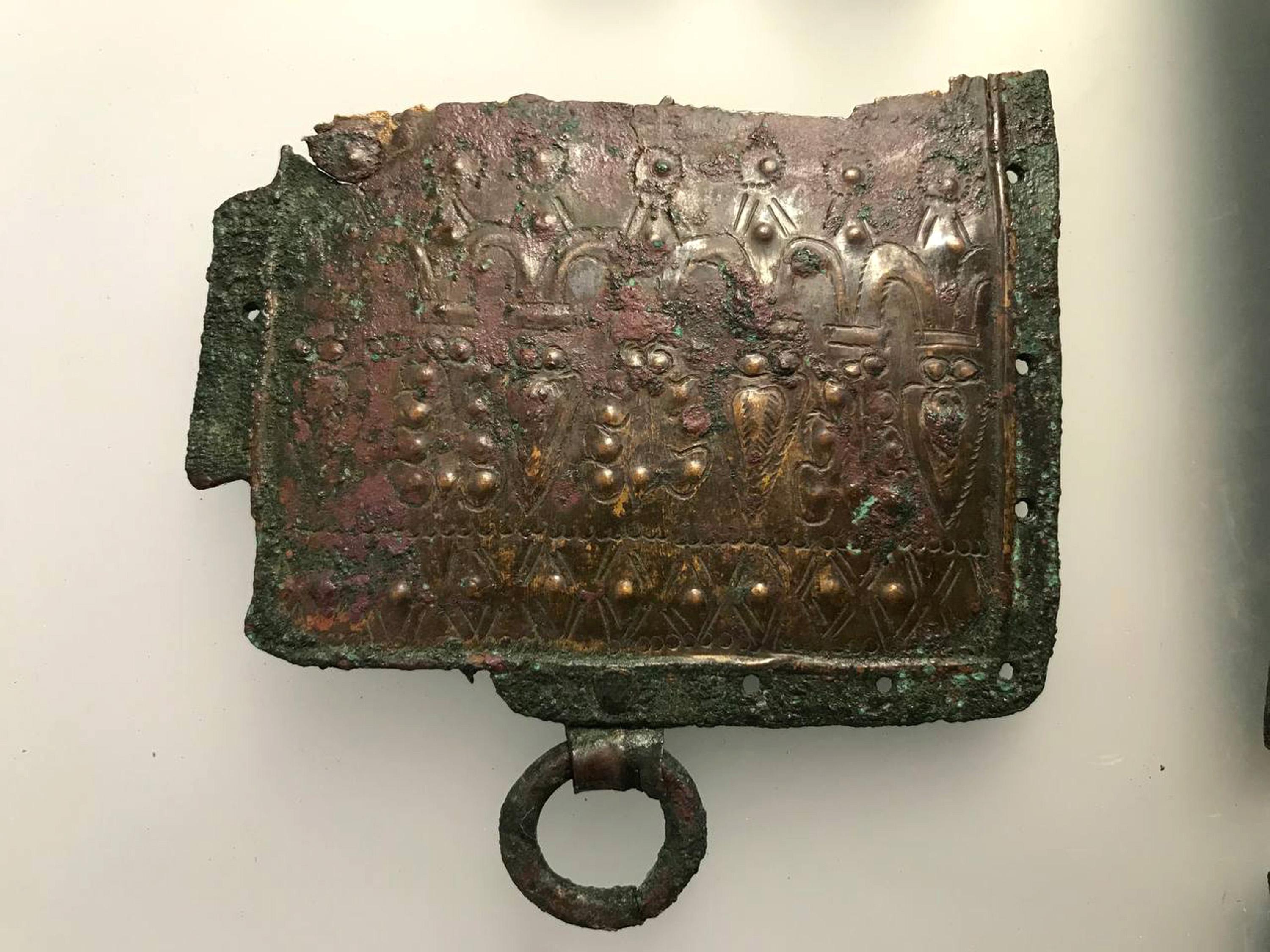 Satalada Urartu savaşçısının bronz kemeri bulundu