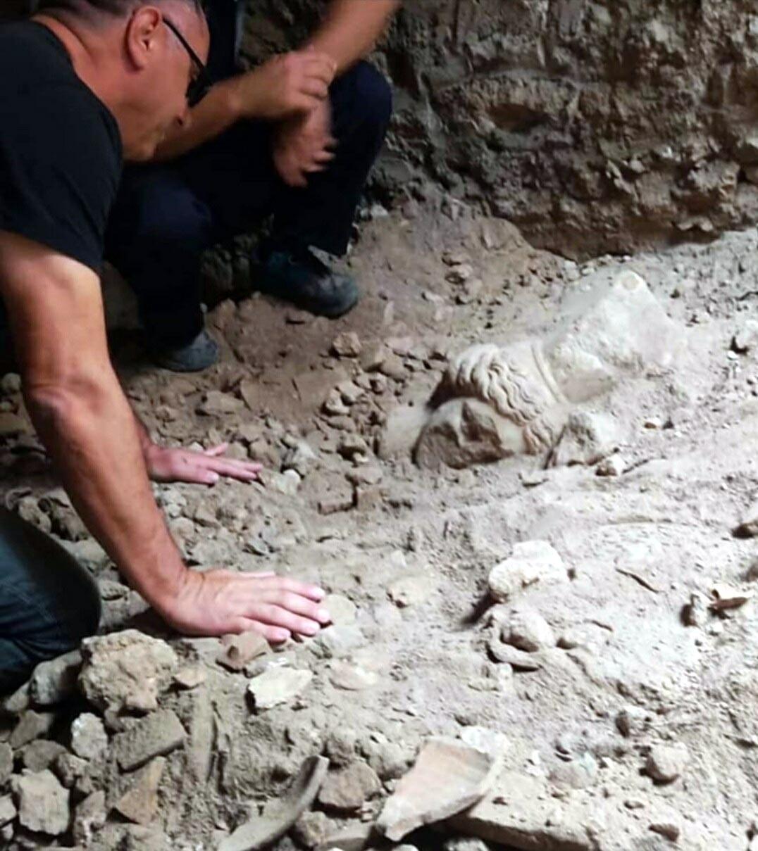 Datçada 2 bin yıllık mermer heykel başları bulundu