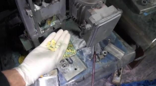 Eyüpsultanda uyuşturucu operasyonu kamerada; 900 bin hap ele geçirildi