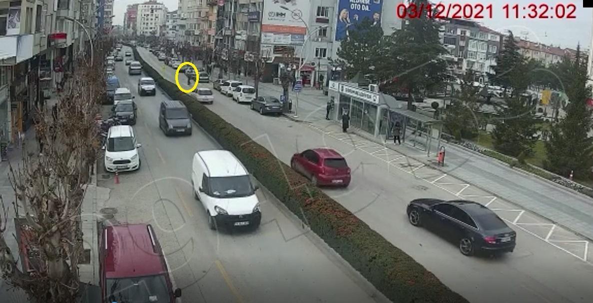 Babasına otomobilin çarptığı yaya geçinde sürücülere seslendi: Lütfen birazcık saygı