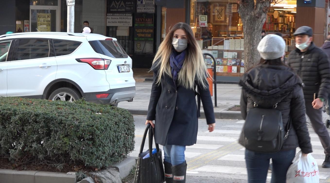 Babasına otomobilin çarptığı yaya geçinde sürücülere seslendi: Lütfen birazcık saygı