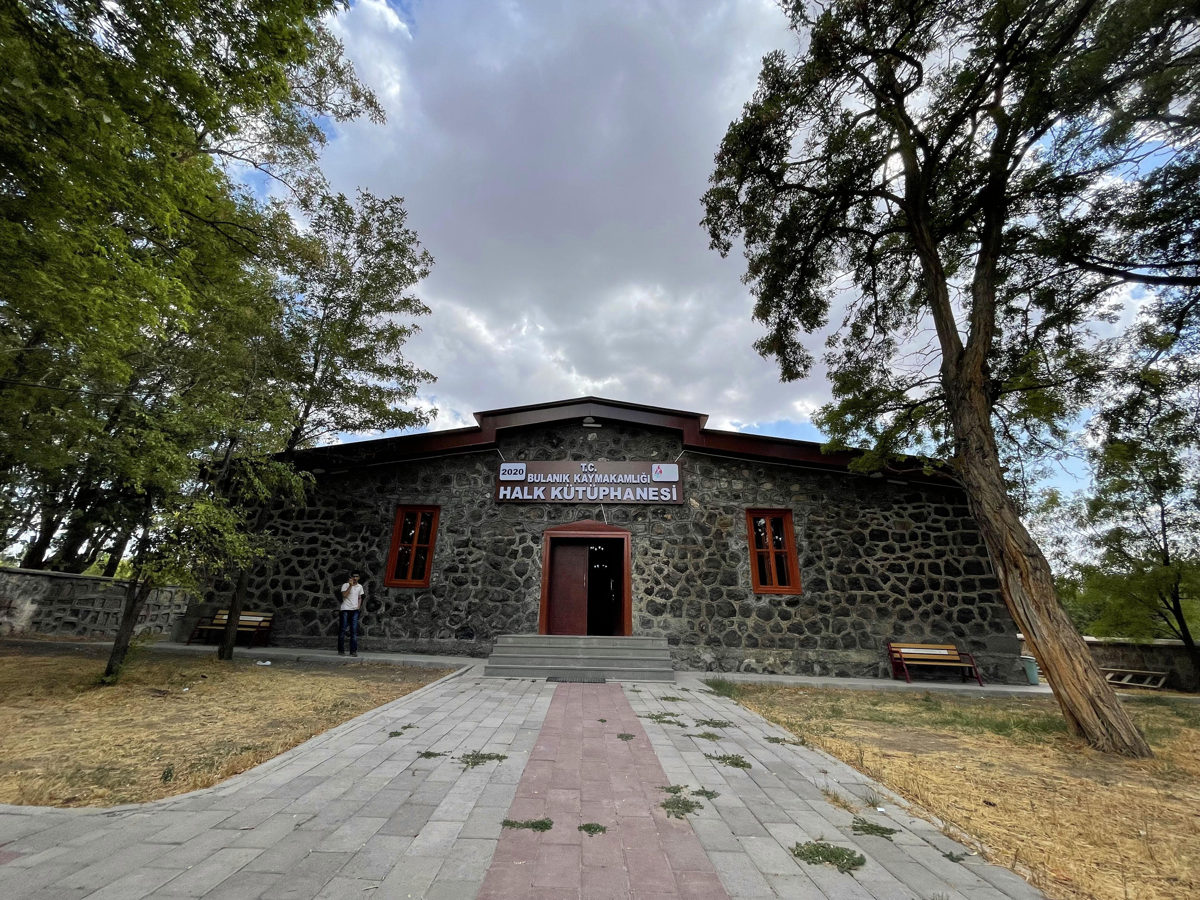 49 yıl cezaevi olarak kullanılan taş bina kütüphaneye dönüştürüldü