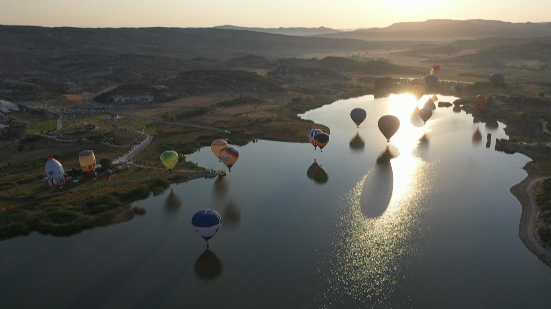 Afyonkarahisarda Zafer Haftası kutlamaları balon uçuşuyla başladı