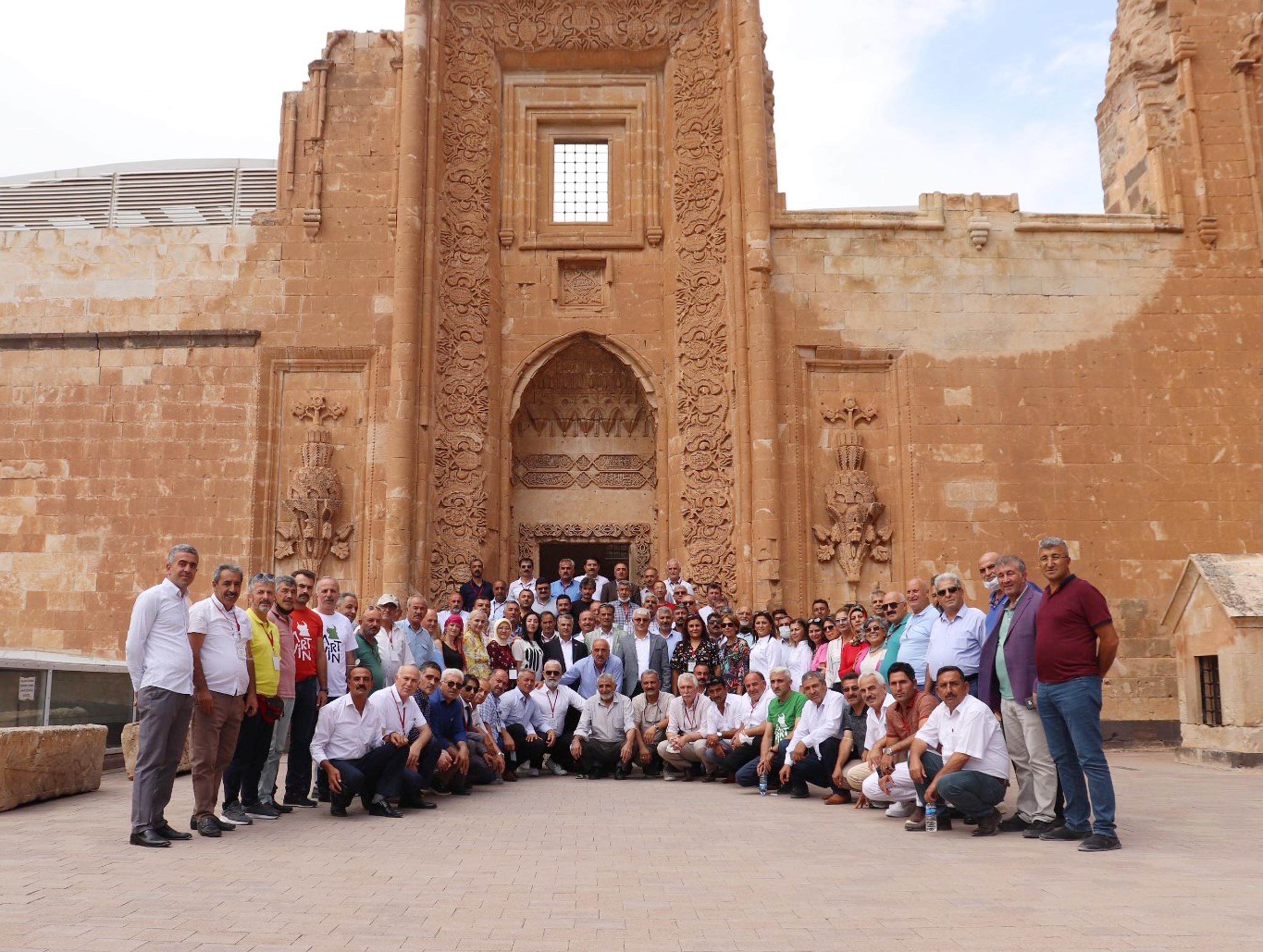 154 muhtar Ağrıda halay çekti