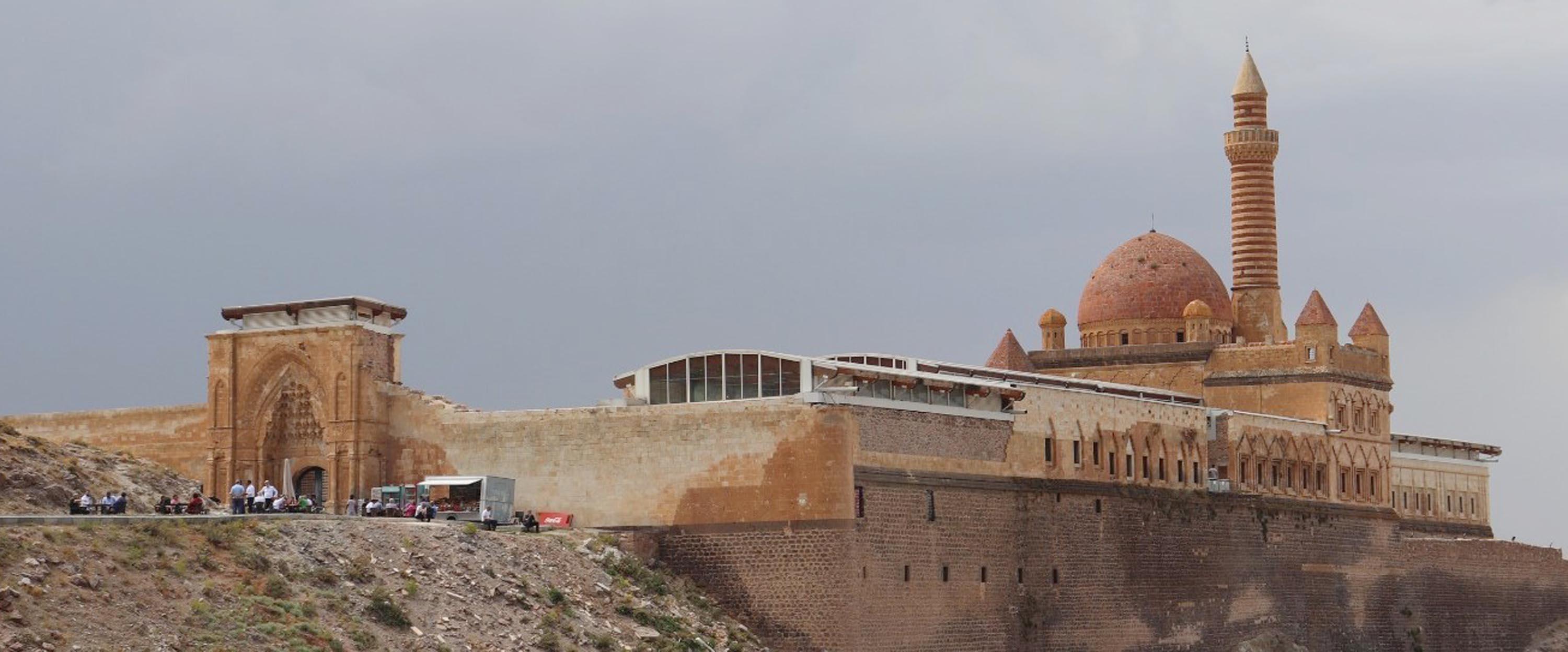 154 muhtar Ağrıda halay çekti