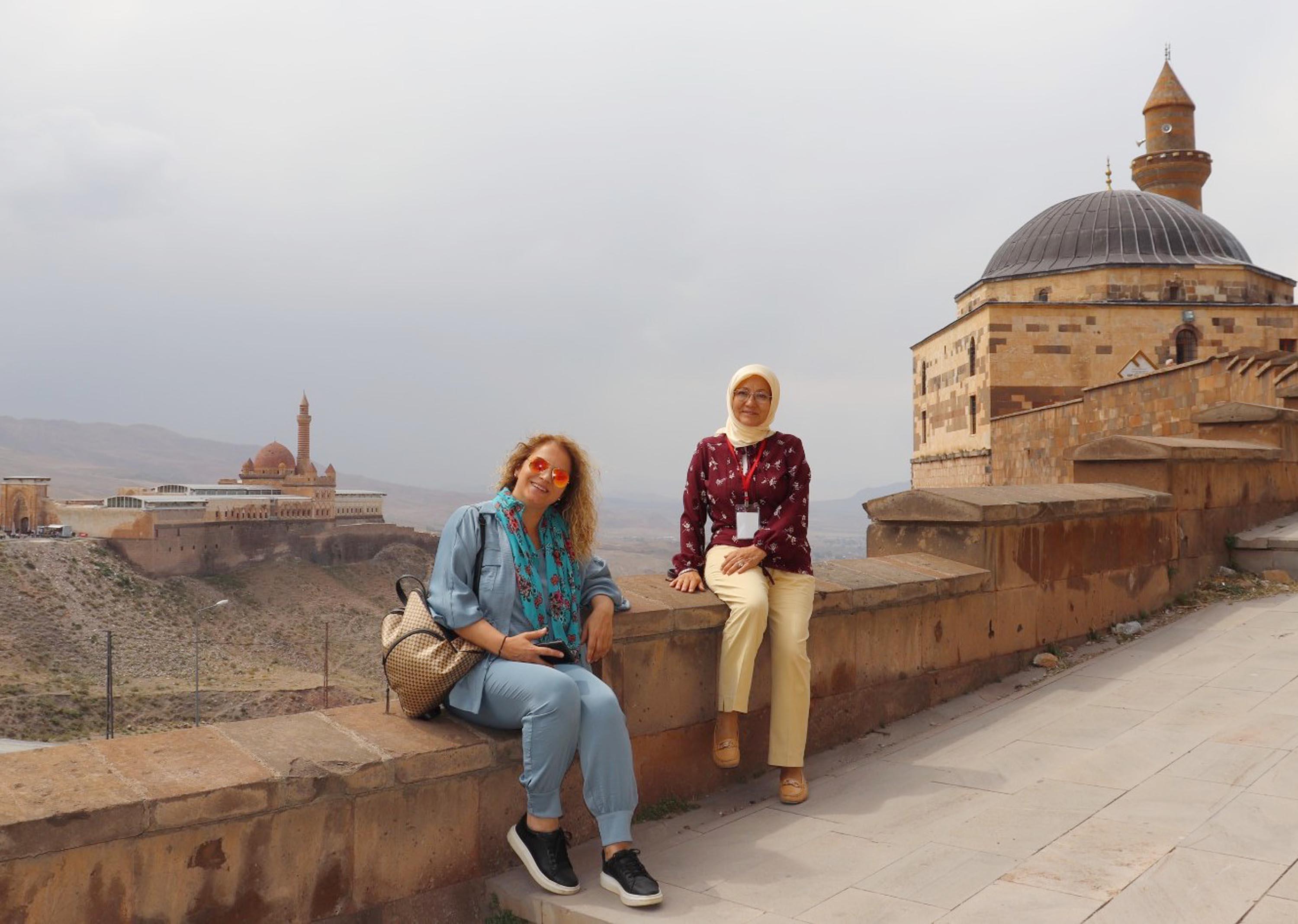 154 muhtar Ağrıda halay çekti