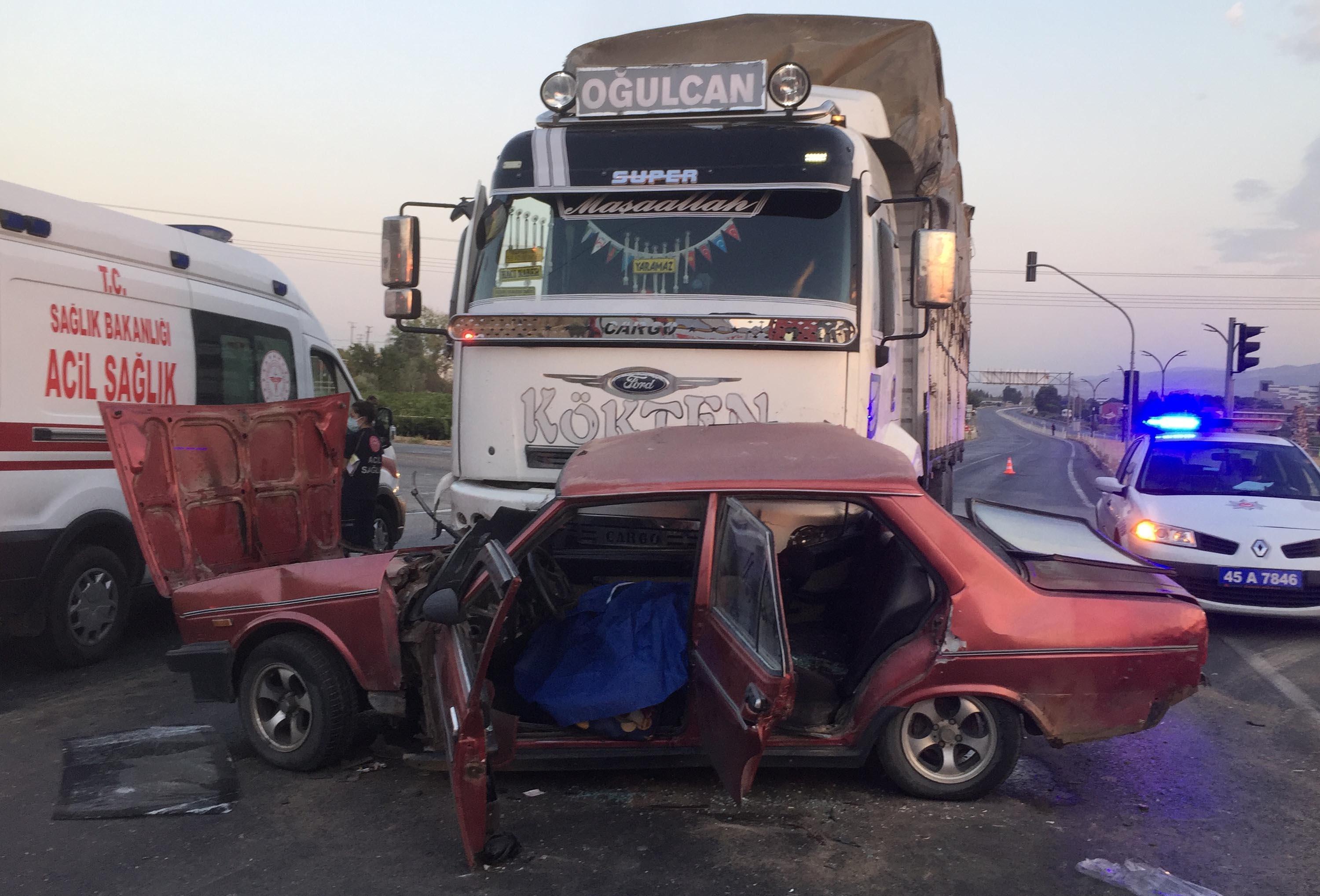 Alaşehirde kaza: 1 ölü, 3 yaralı