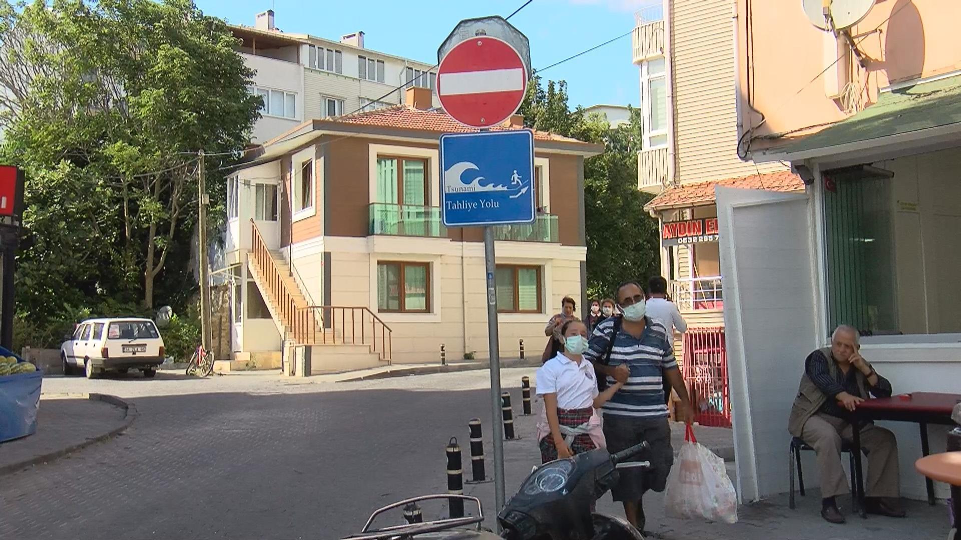 İstanbulda tsunamiden kaçış tabelaları