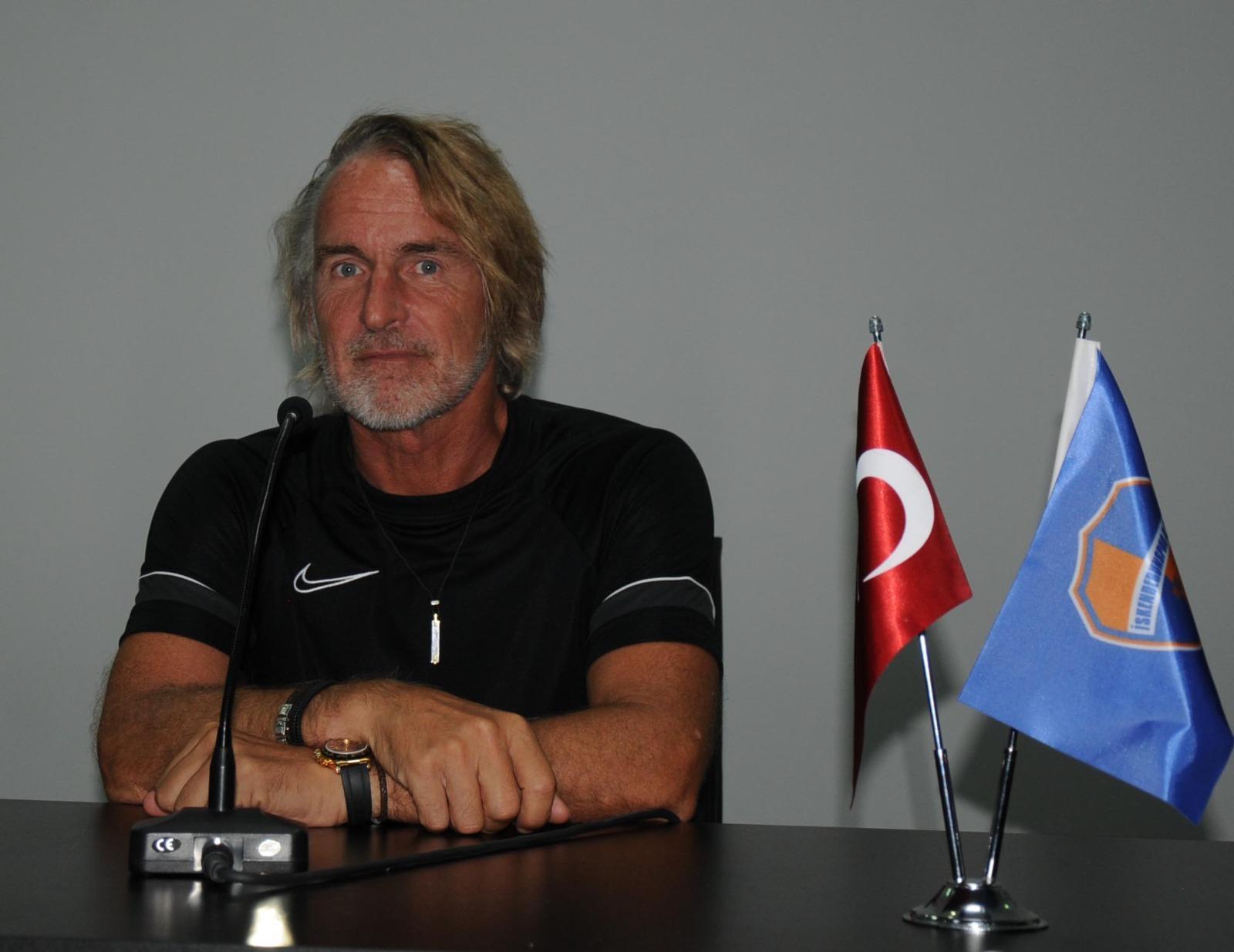 İskenderunsporda Ümit Karan ile yollar ayrıldı; Riekerink takımın başına geçti