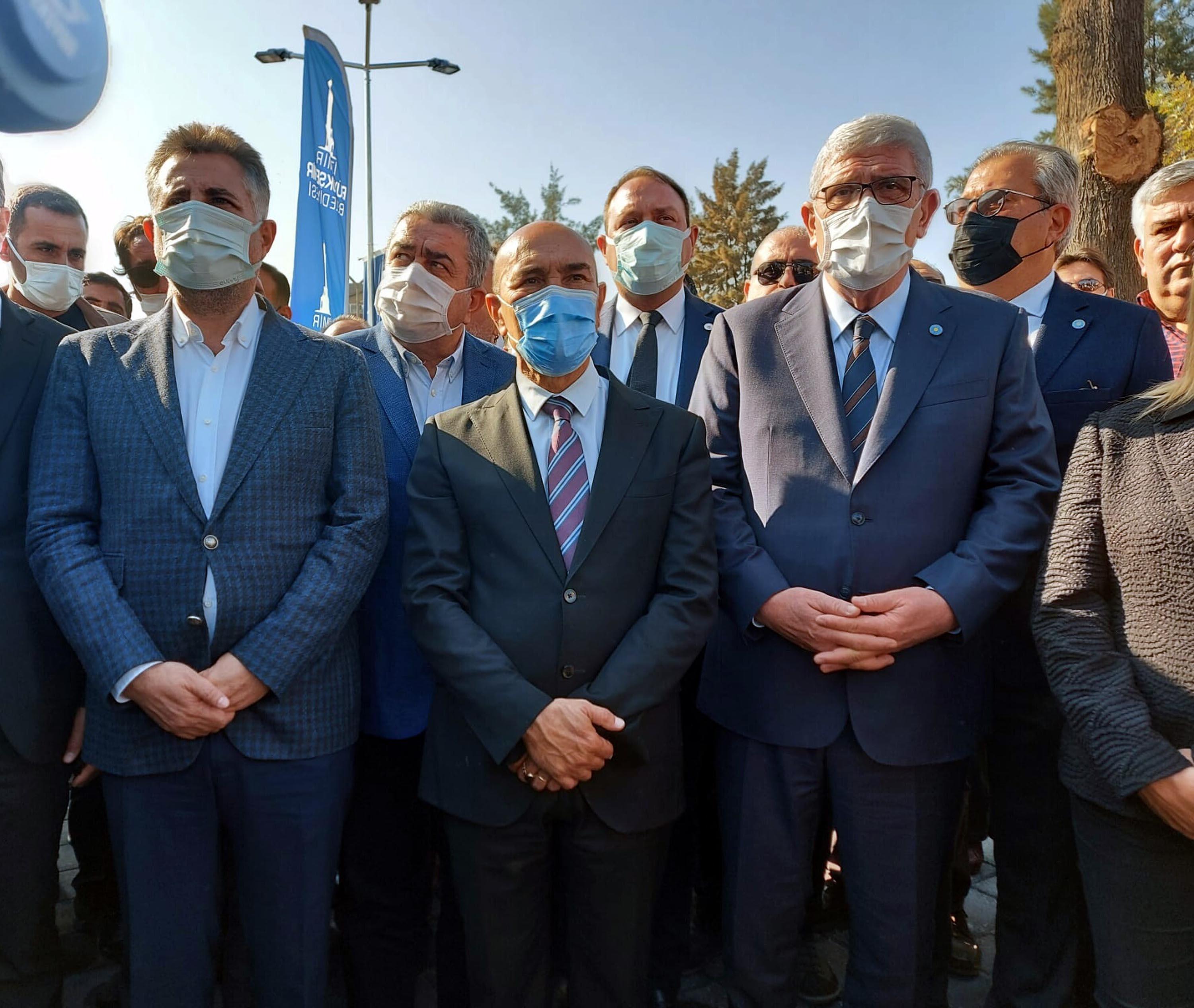 İzmirde, depremde kaybedilen 117 kişi anıldı