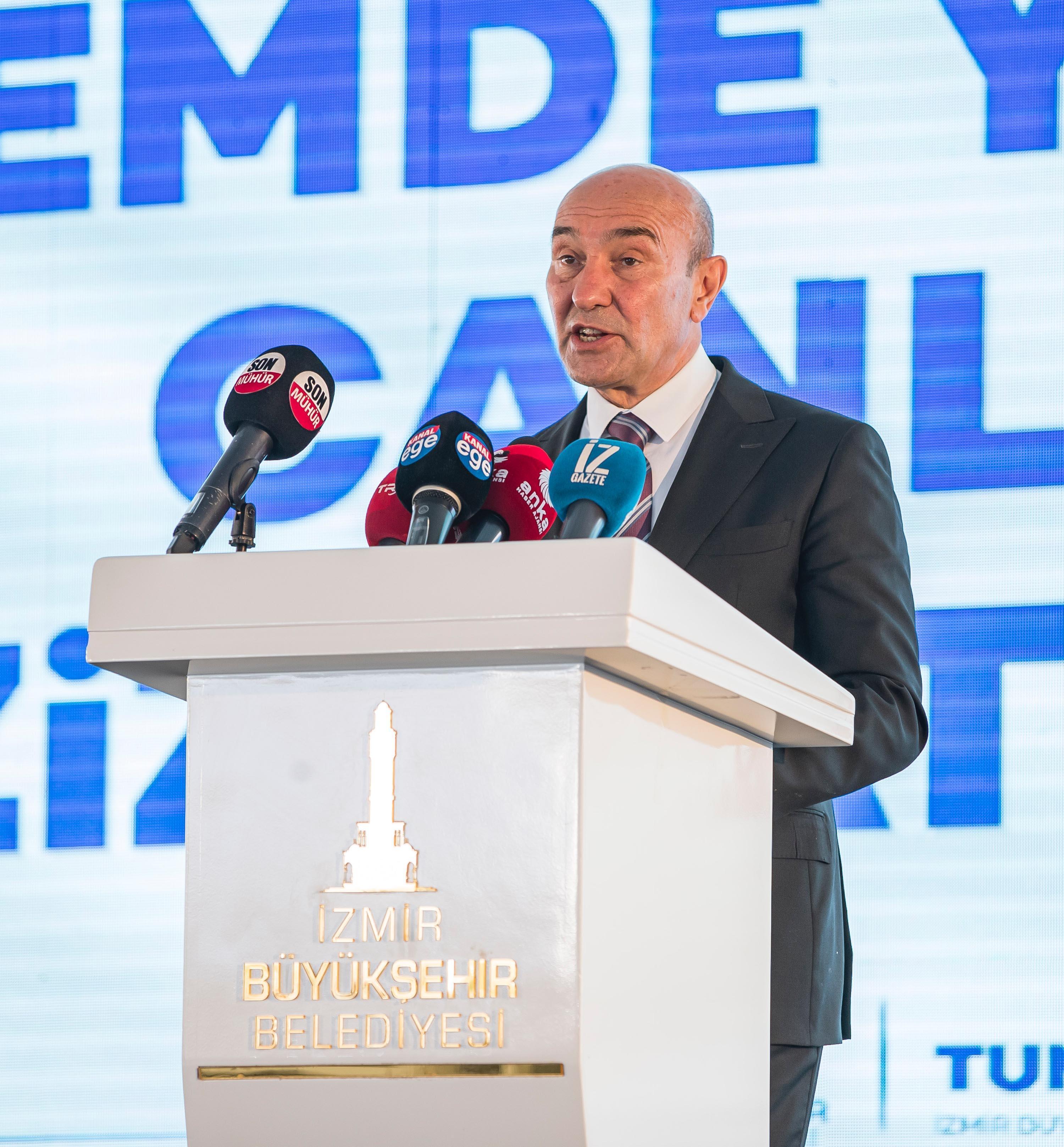 İzmirde, depremde kaybedilen 117 kişi anıldı