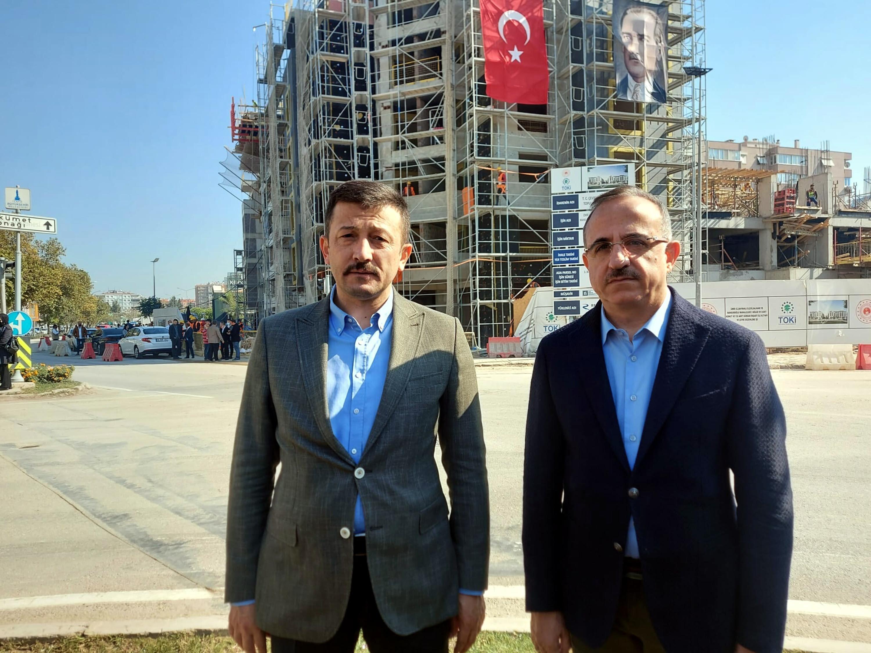 İzmirde, depremde kaybedilen 117 kişi anıldı