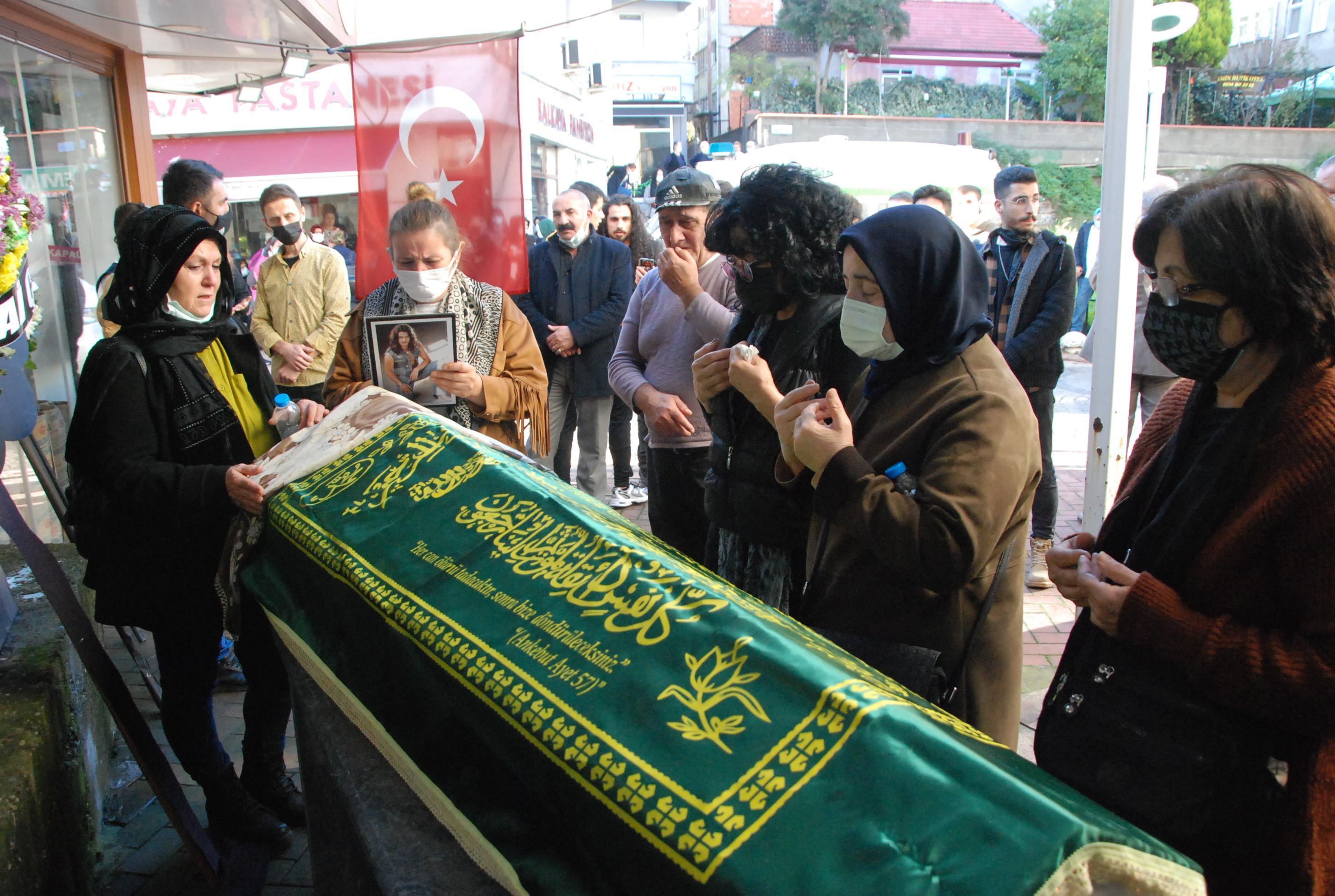 Hatice Akarsu, oğlu Barışın yanına defnedildi