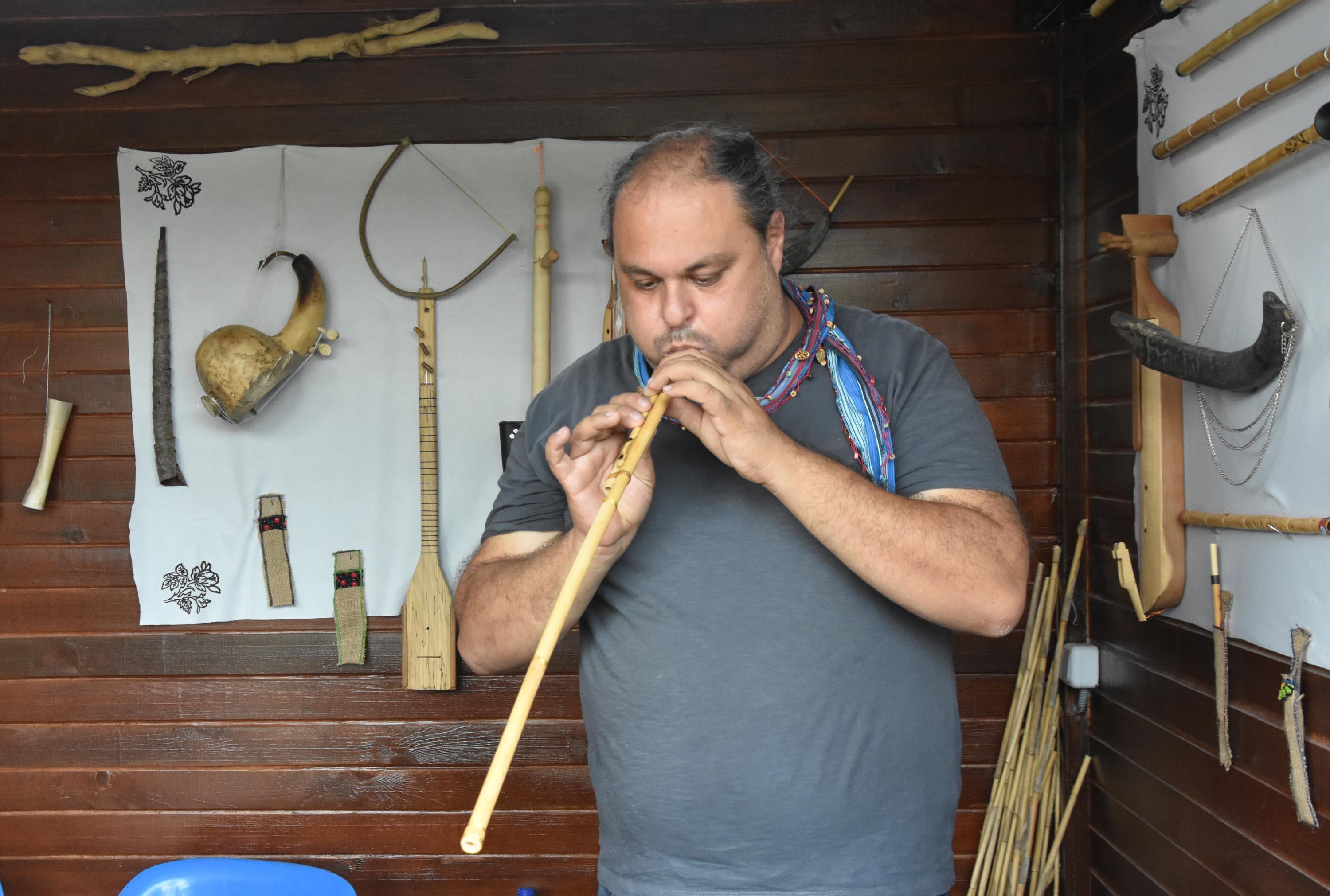 Anadolunun unutulan çalgılarını yapıp tanıttı