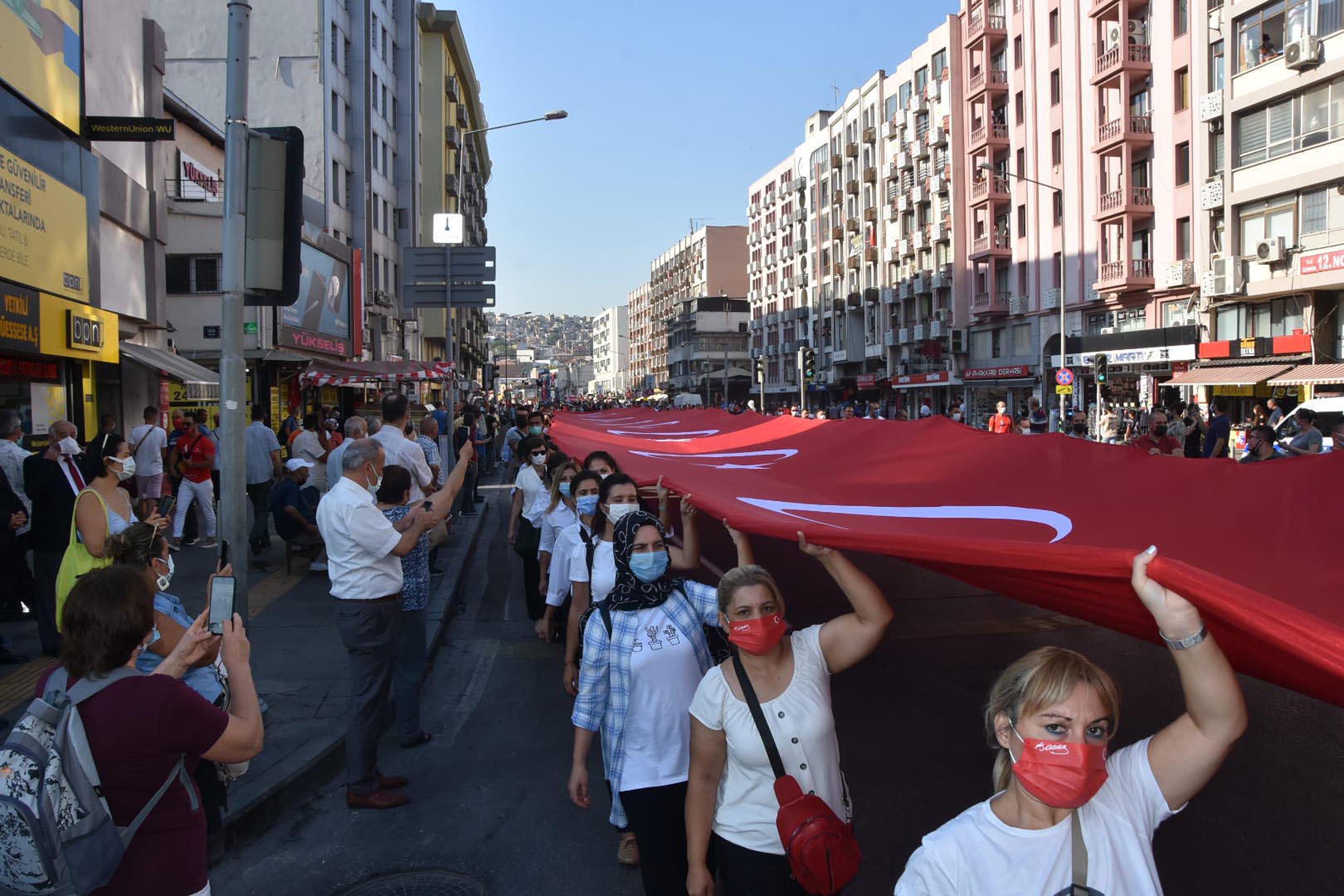 İzmirin düşman işgalinden kurtuluşunun 99’uncu yıl dönümü coşkuyla kutlandı