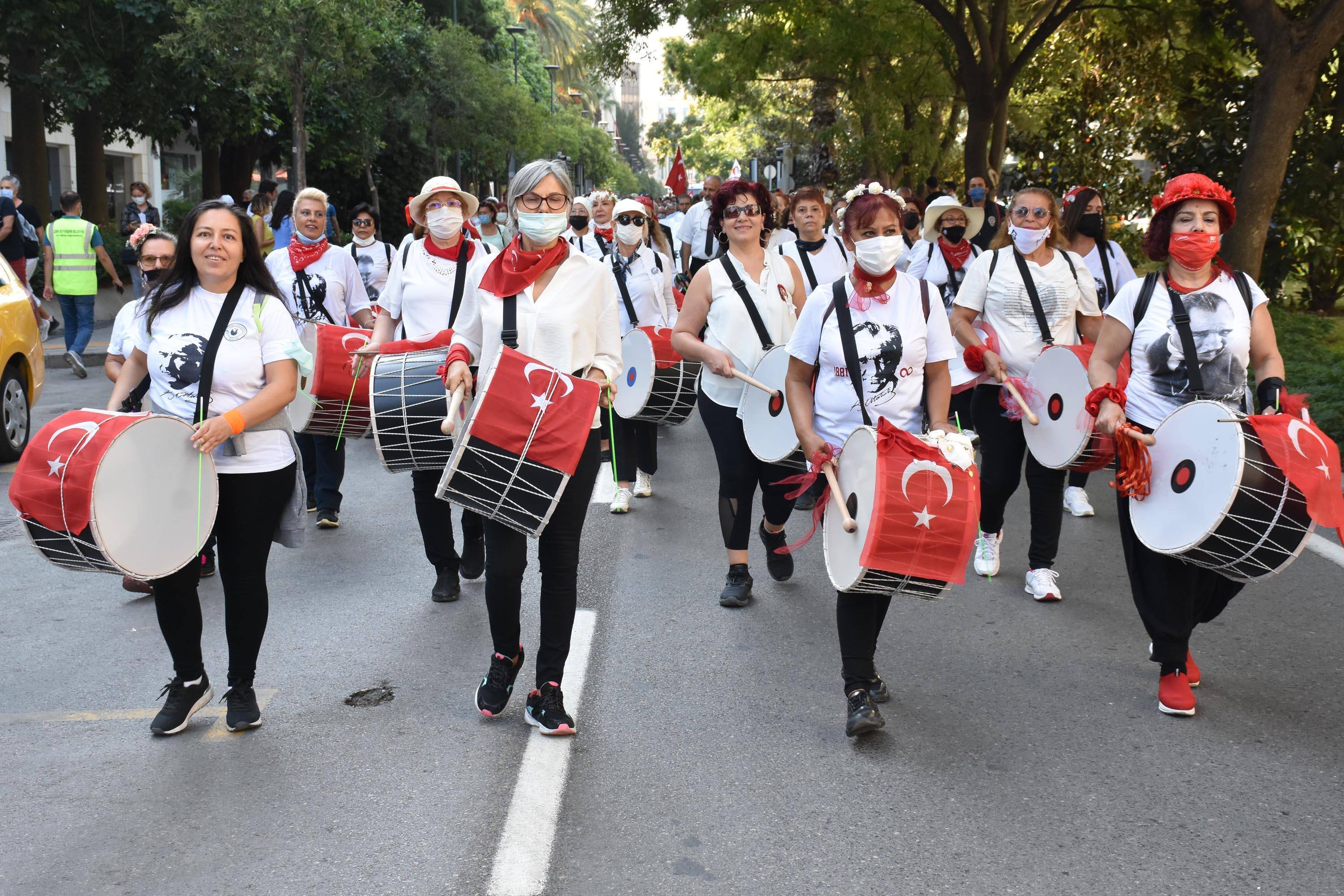 İzmirin düşman işgalinden kurtuluşunun 99’uncu yıl dönümü coşkuyla kutlandı