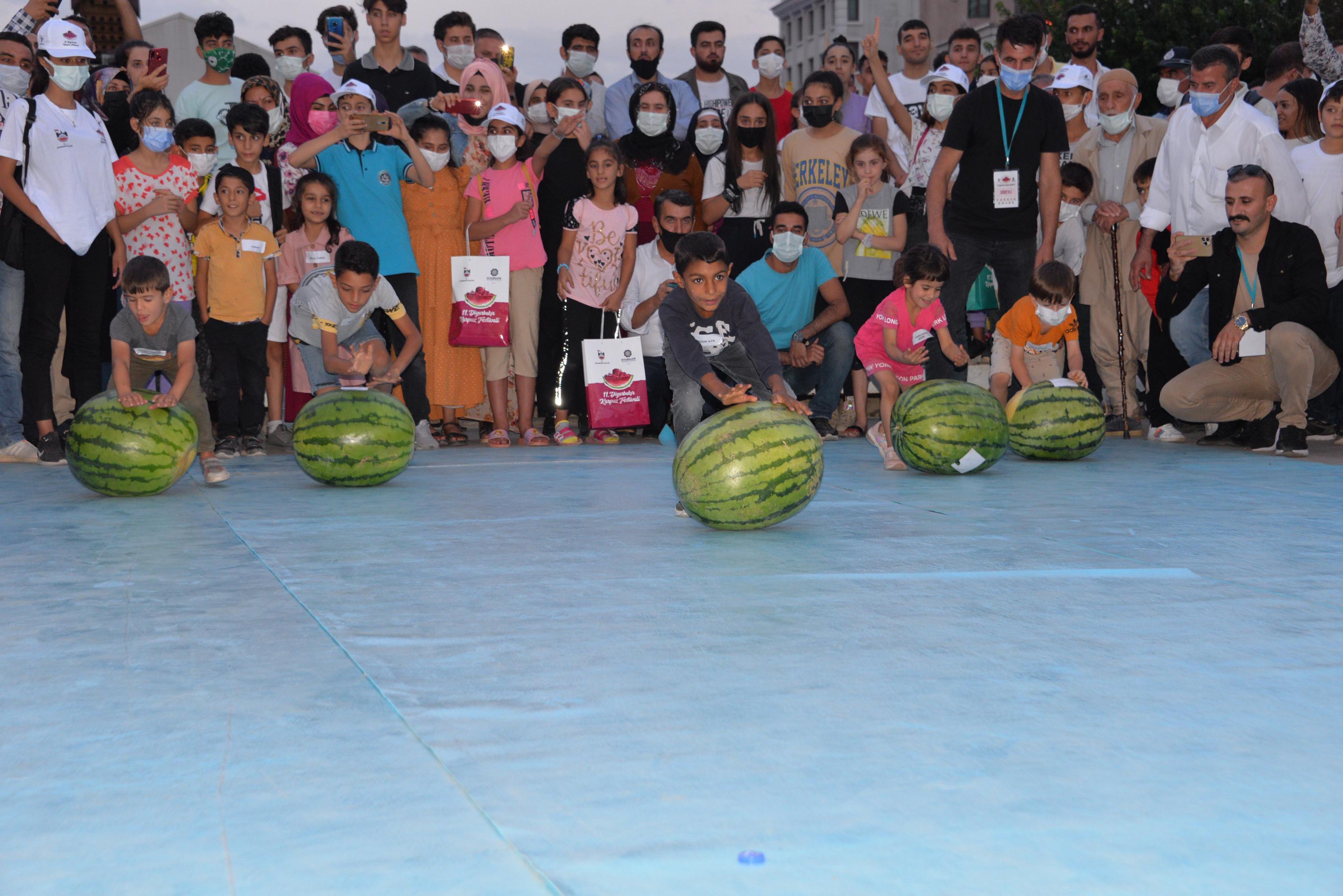 Kuraklık karpuzu da etkiledi: Bu yılki en büyük karpuz 45,5 kilo
