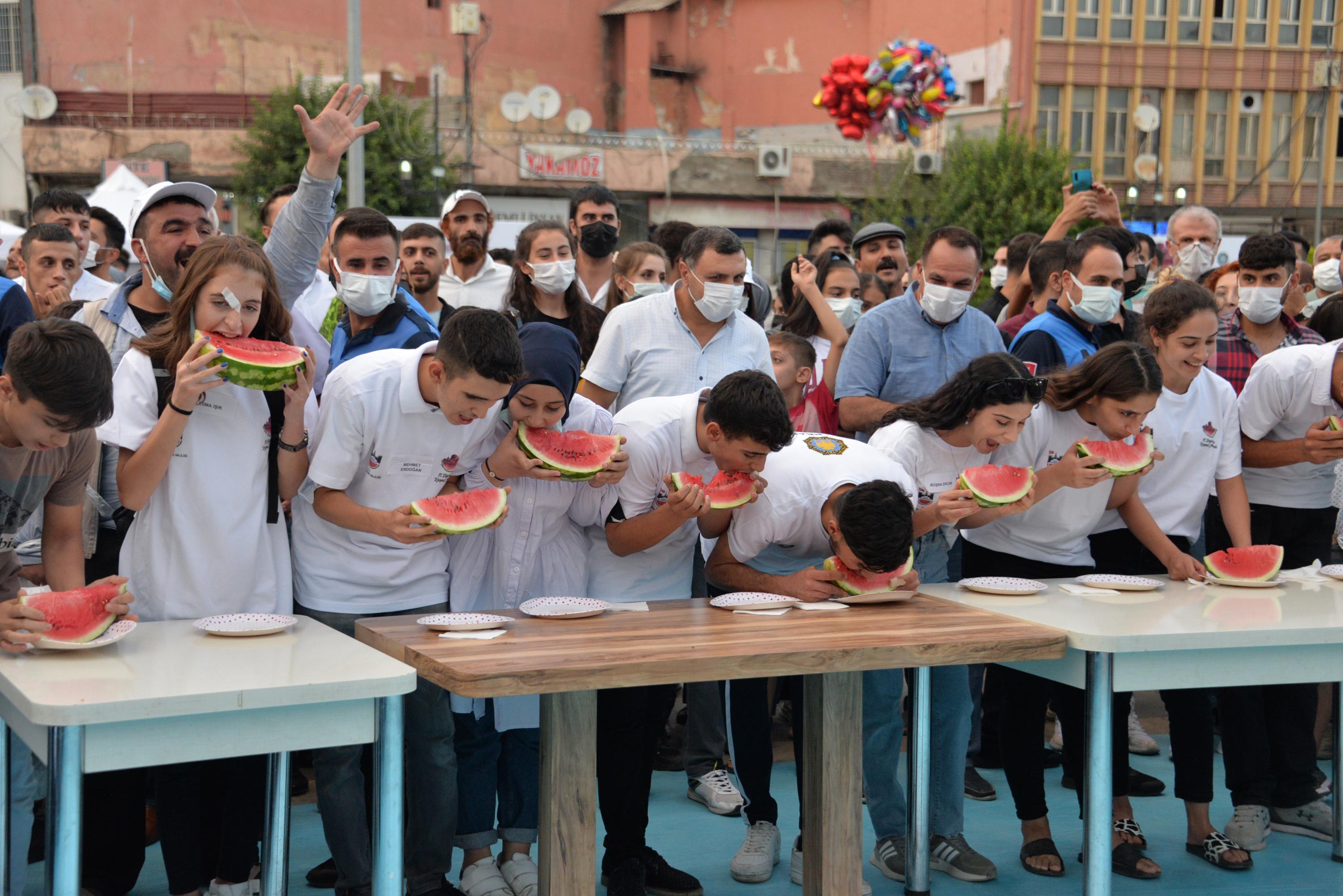 Kuraklık karpuzu da etkiledi: Bu yılki en büyük karpuz 45,5 kilo