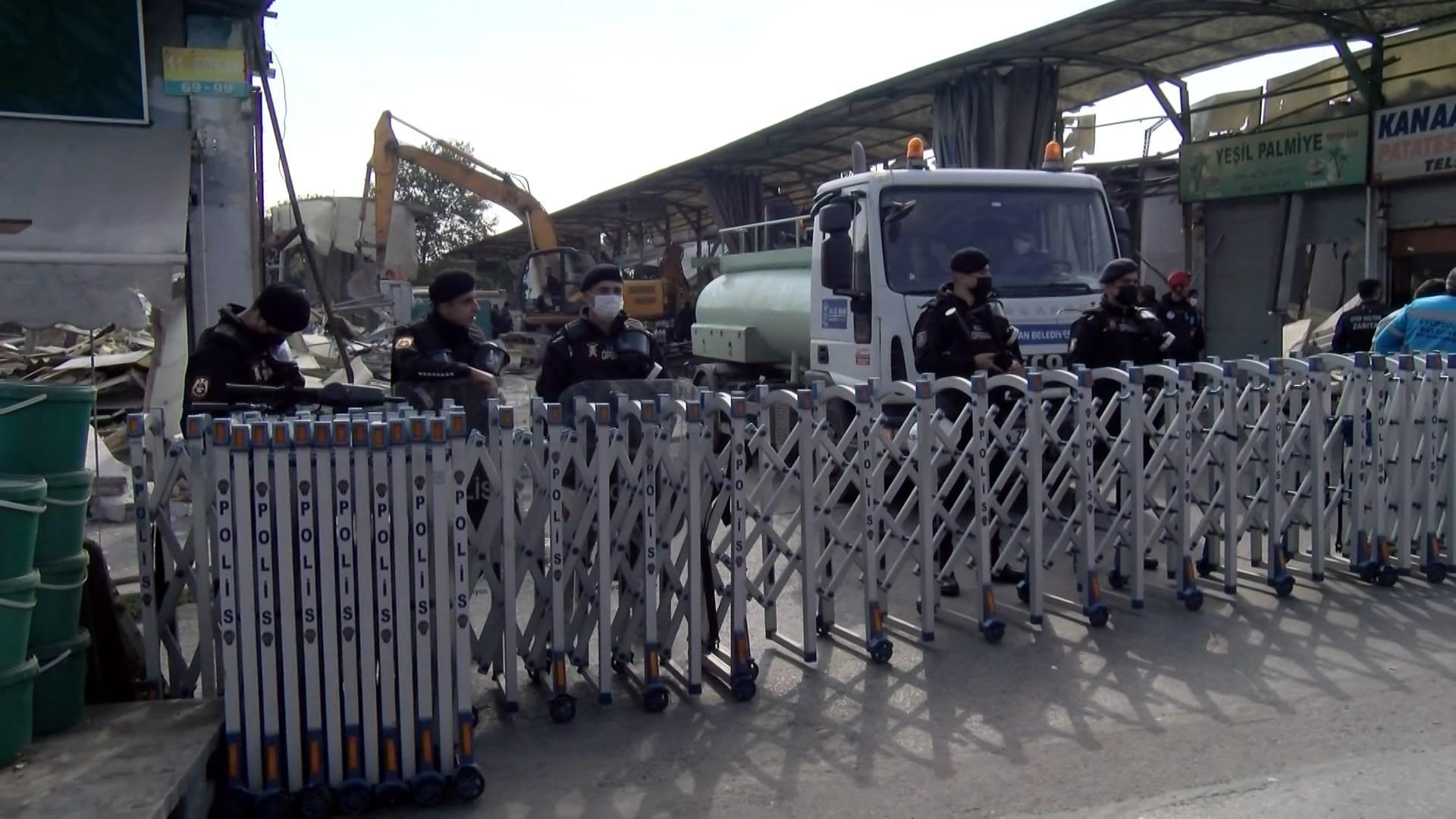 Rami Kuru Gıda Halinde gergin yıkım devam ediyor