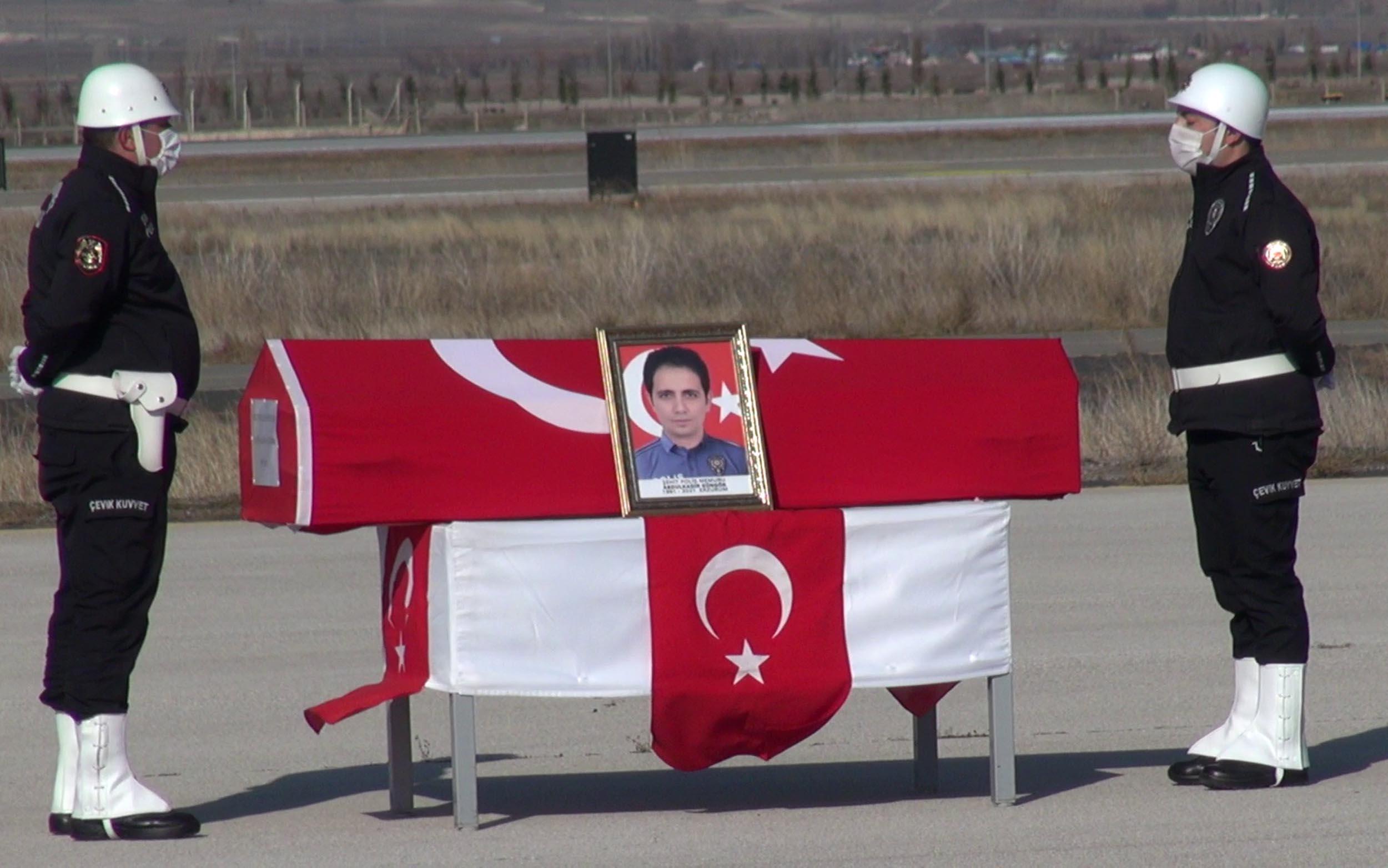 Uyuşturucu satıcılarıyla çatışmada şehit olan polis için Balıkesirde tören