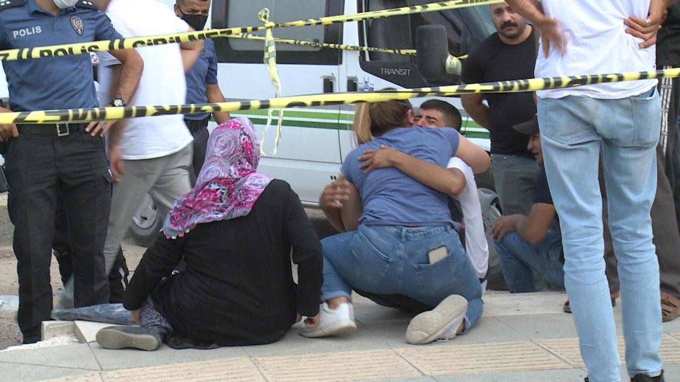 Motosiklet demir yüklü kamyonun altına girdi; 1 ölü, 1 yaralı