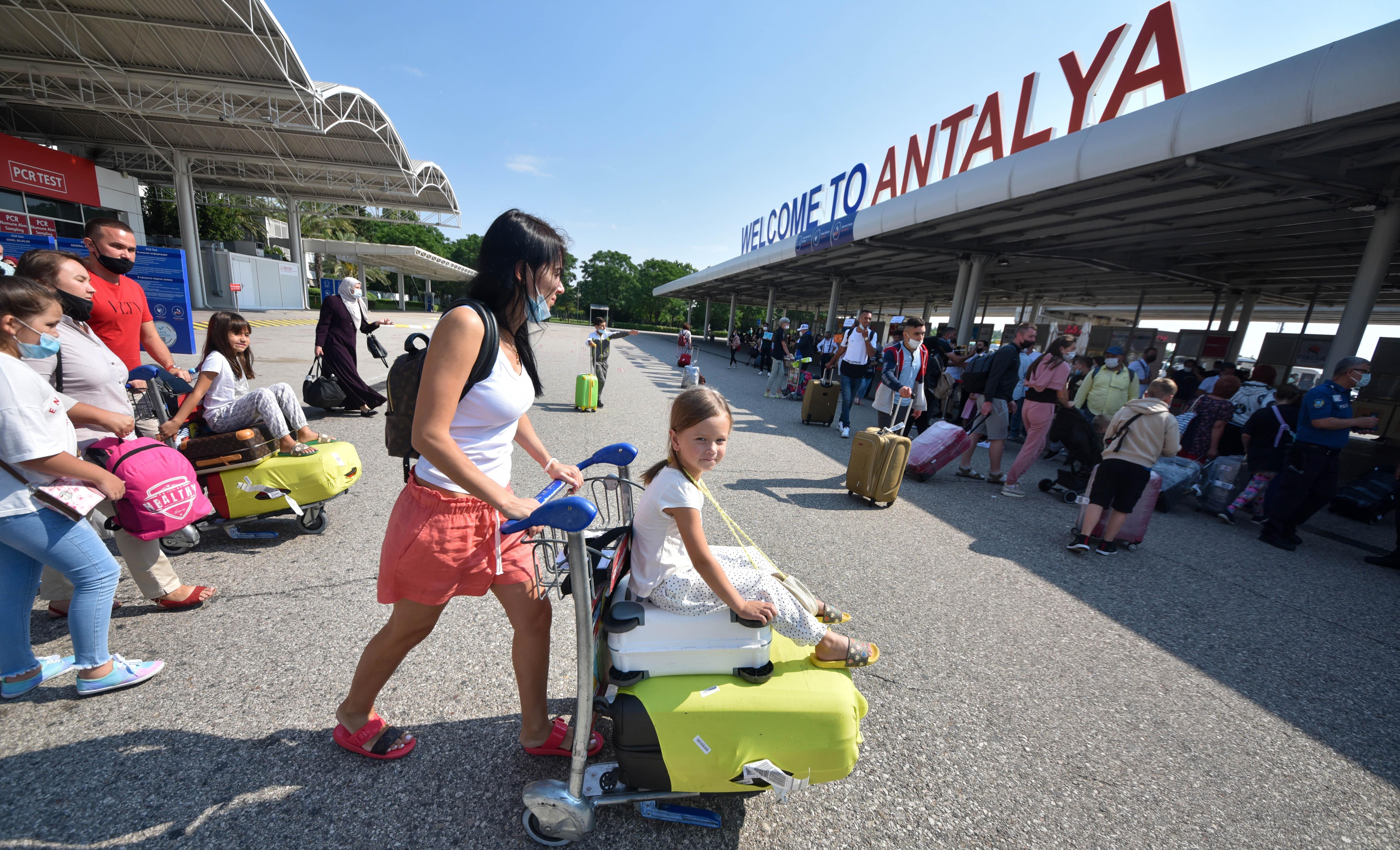 Antalyada turist sayısı 9 milyona yaklaştı