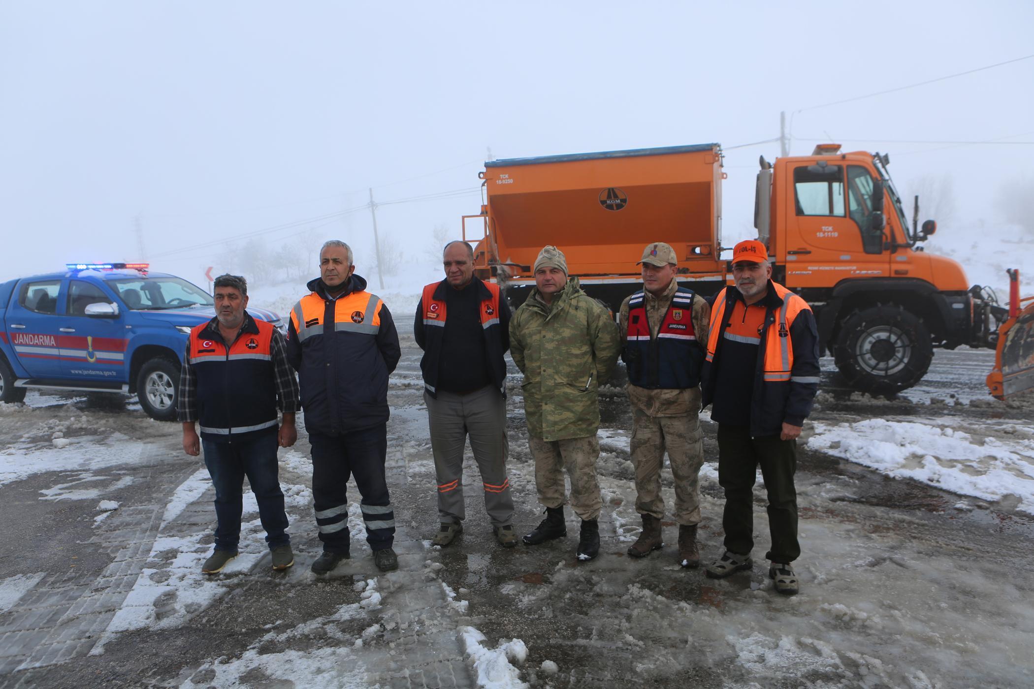 Turuncu kar kaplanlarının 2 bin rakımda zorlu mücadelesi