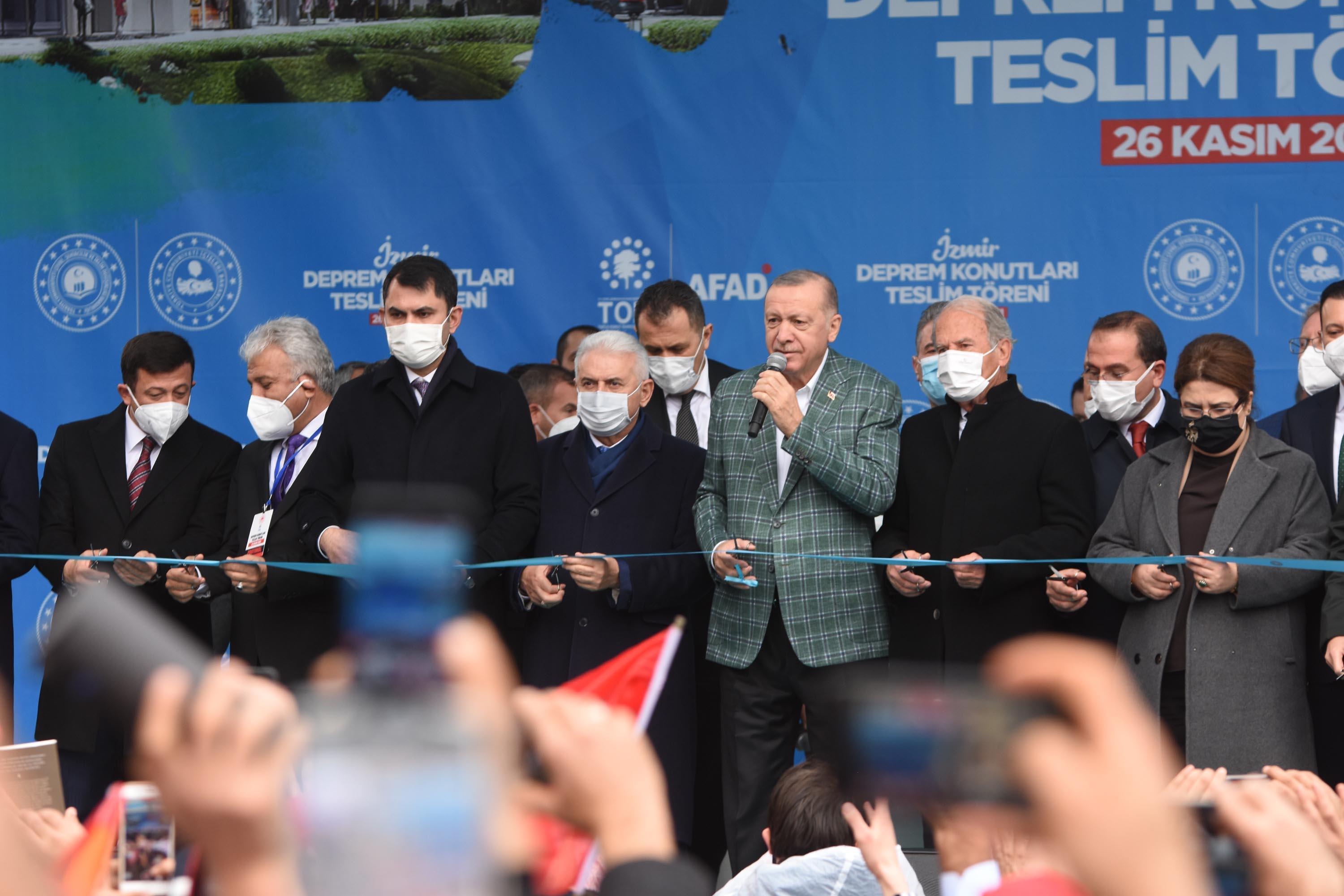 Cumhurbaşkanı Erdoğanın katılımıyla deprem konutlarının tapuları teslim edildi