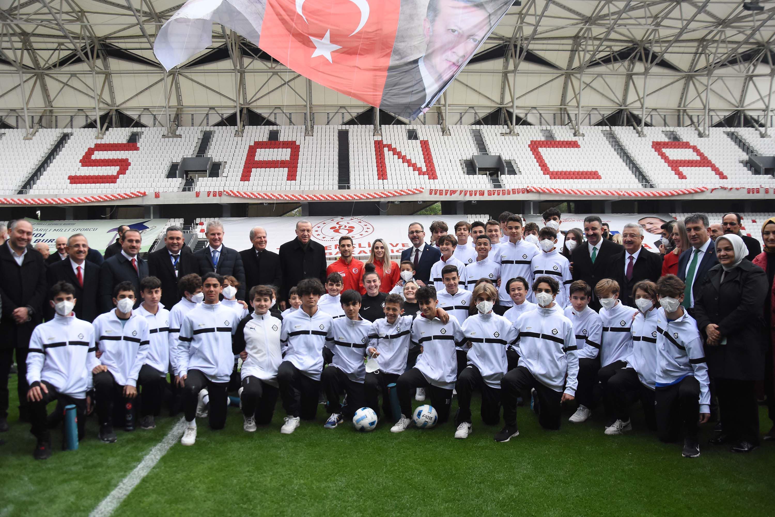 Cumhurbaşkanı Erdoğan Alsancak Mustafa Denizli Stadının açılışını yaptı