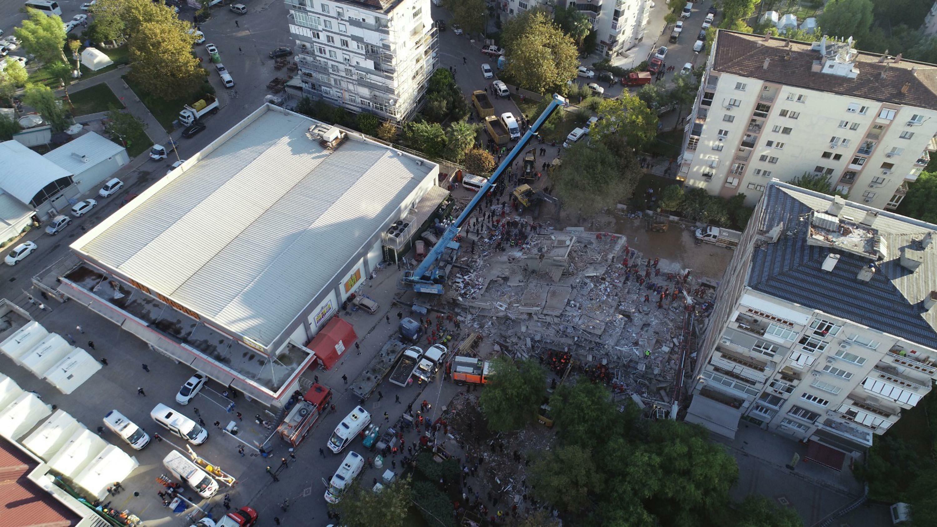 Depremde 15 kişinin öldüğü Doğanlar Apartmanıyla ilgili çürük iddiası