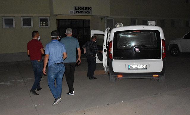 Karantinada olması gereken karı-koca otobüste seyahat ederken yakalandı