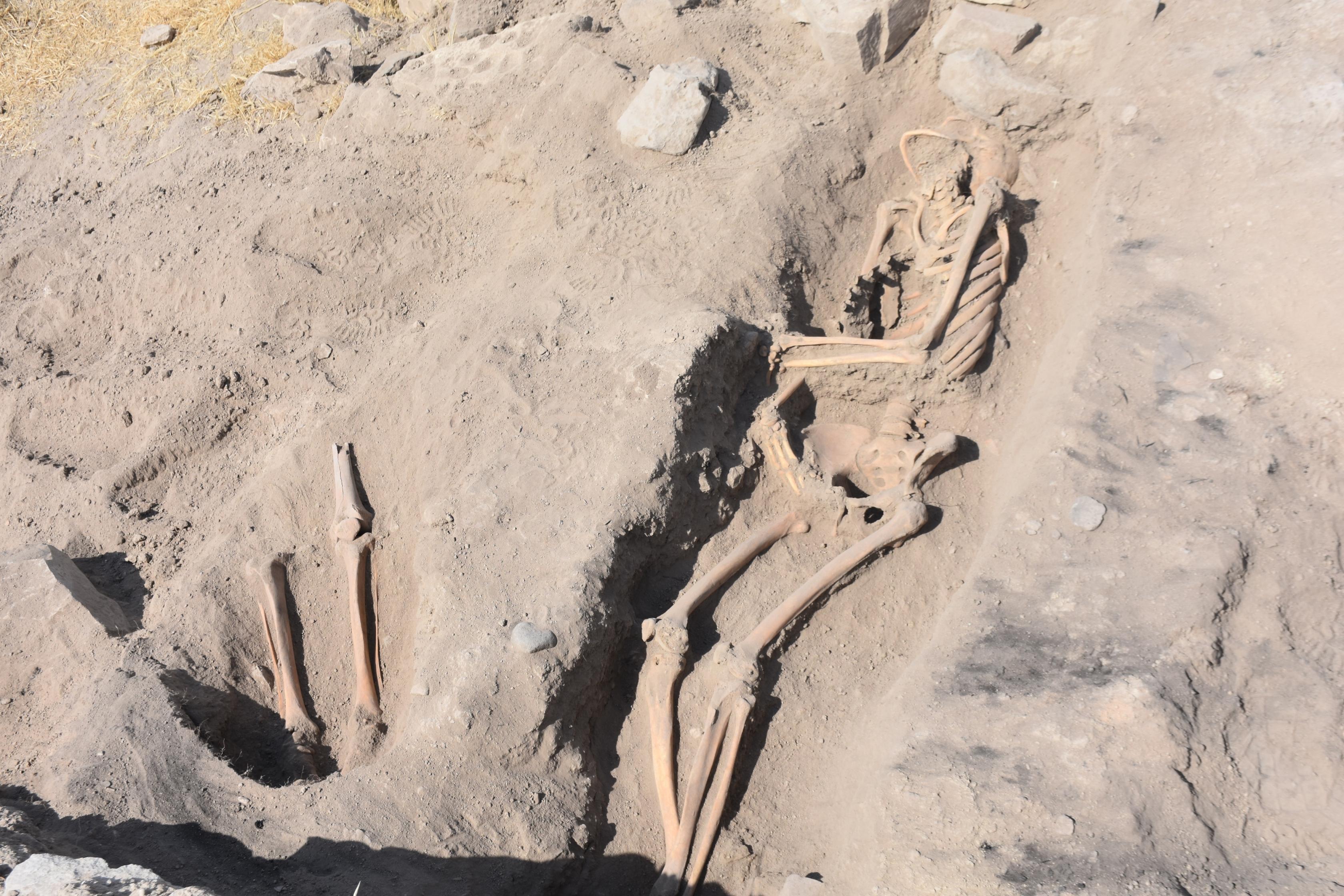 Arslantepe Höyüğünde bin yıllık mezarlar, 5 bin 500 yıllık ev kalıntıları bulundu