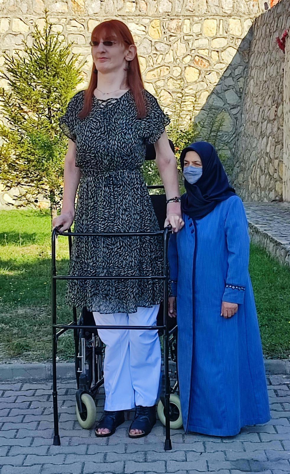 Dünyanın en uzun kadını Rumeysa: Farklı olmak kötü bir şey değil
