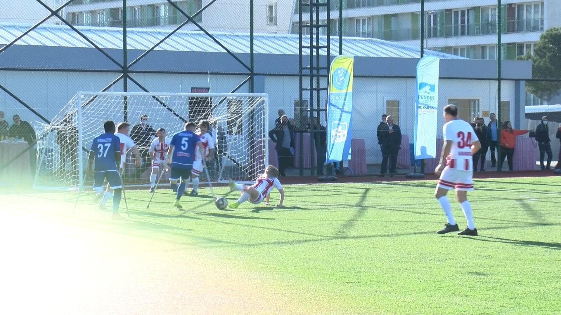 Hakim ve savcılar ampute futbol takımıyla maç yaptı