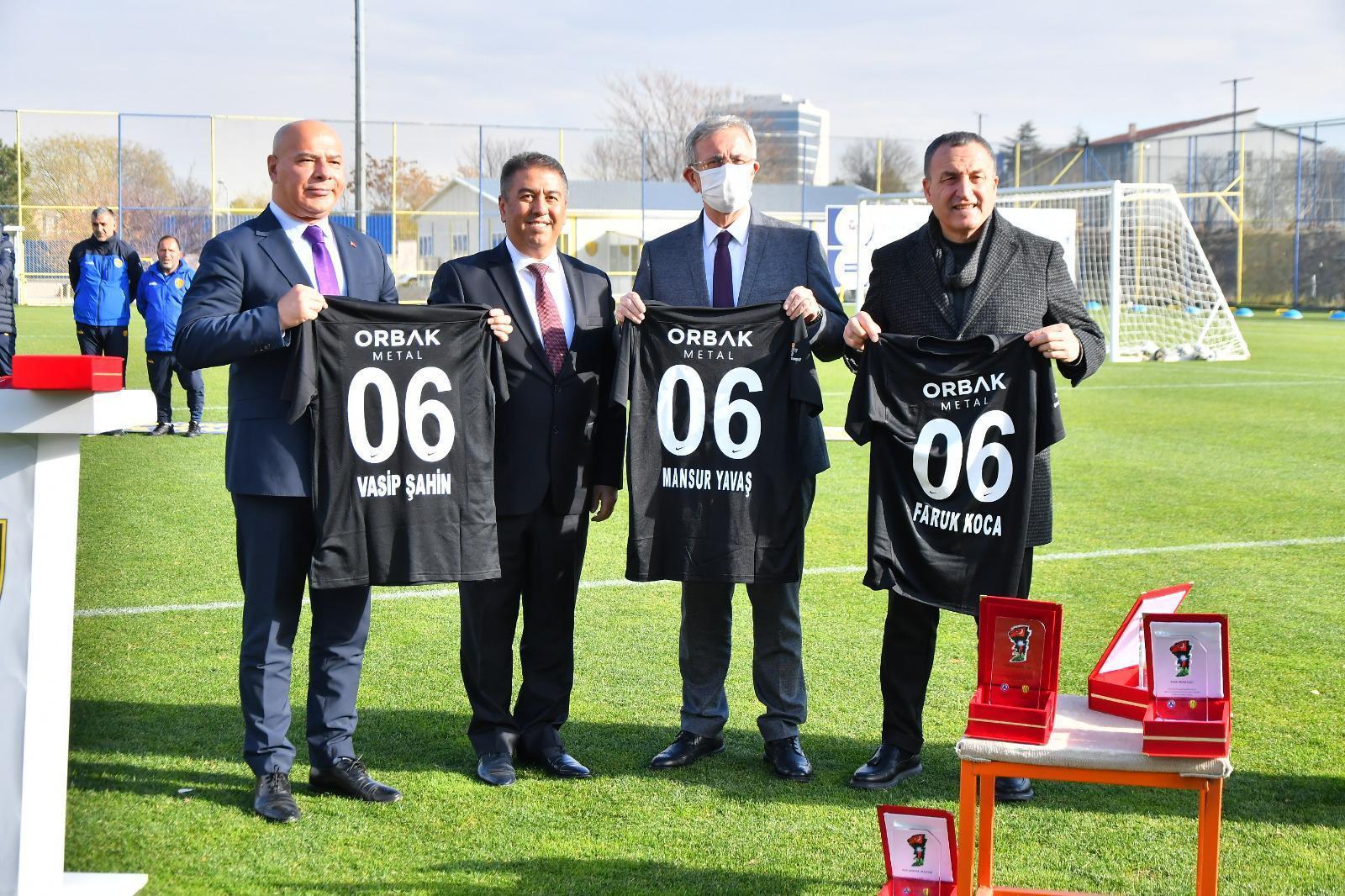 MKE Ankaragücü, farkındalık maçında koltuk değnekleriyle mücadele etti