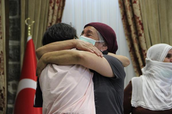 PKKdan kaçan kızına kavuşan anne: En büyük zaferi sarıldığım an yaşadım
