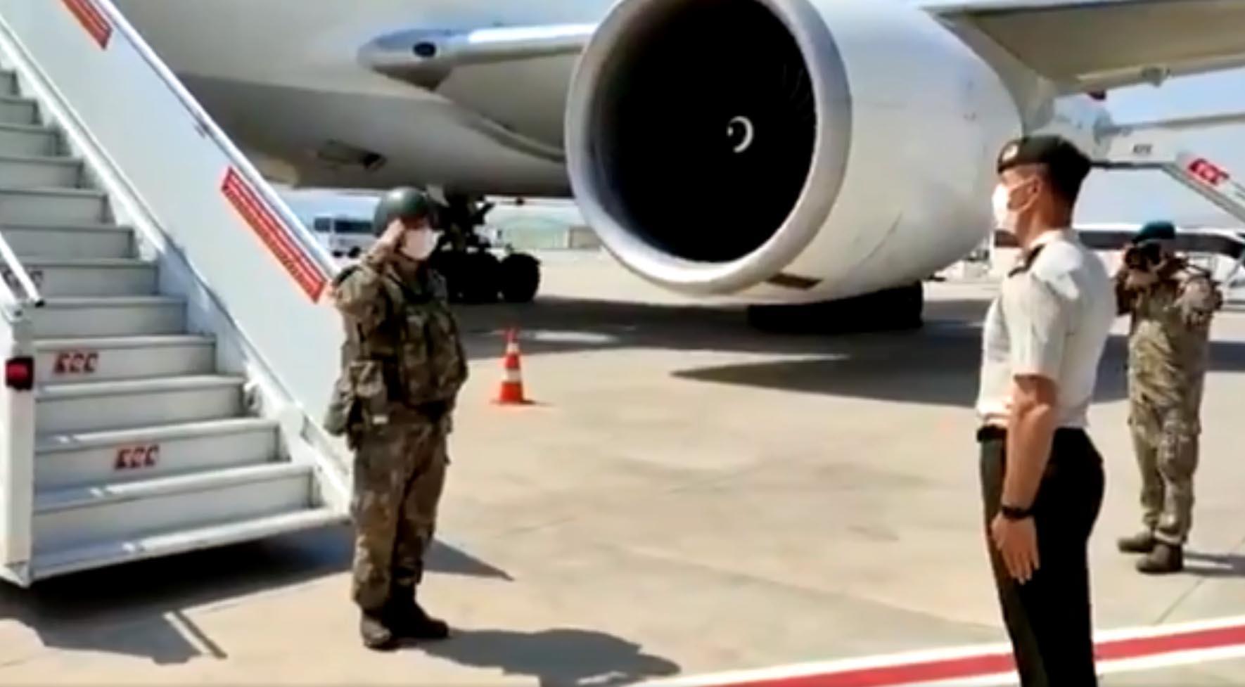 Afganistanda görev yapan Türk askerini taşıyan uçak Ankarada: MSB askerlerin görüntüsünü paylaştı