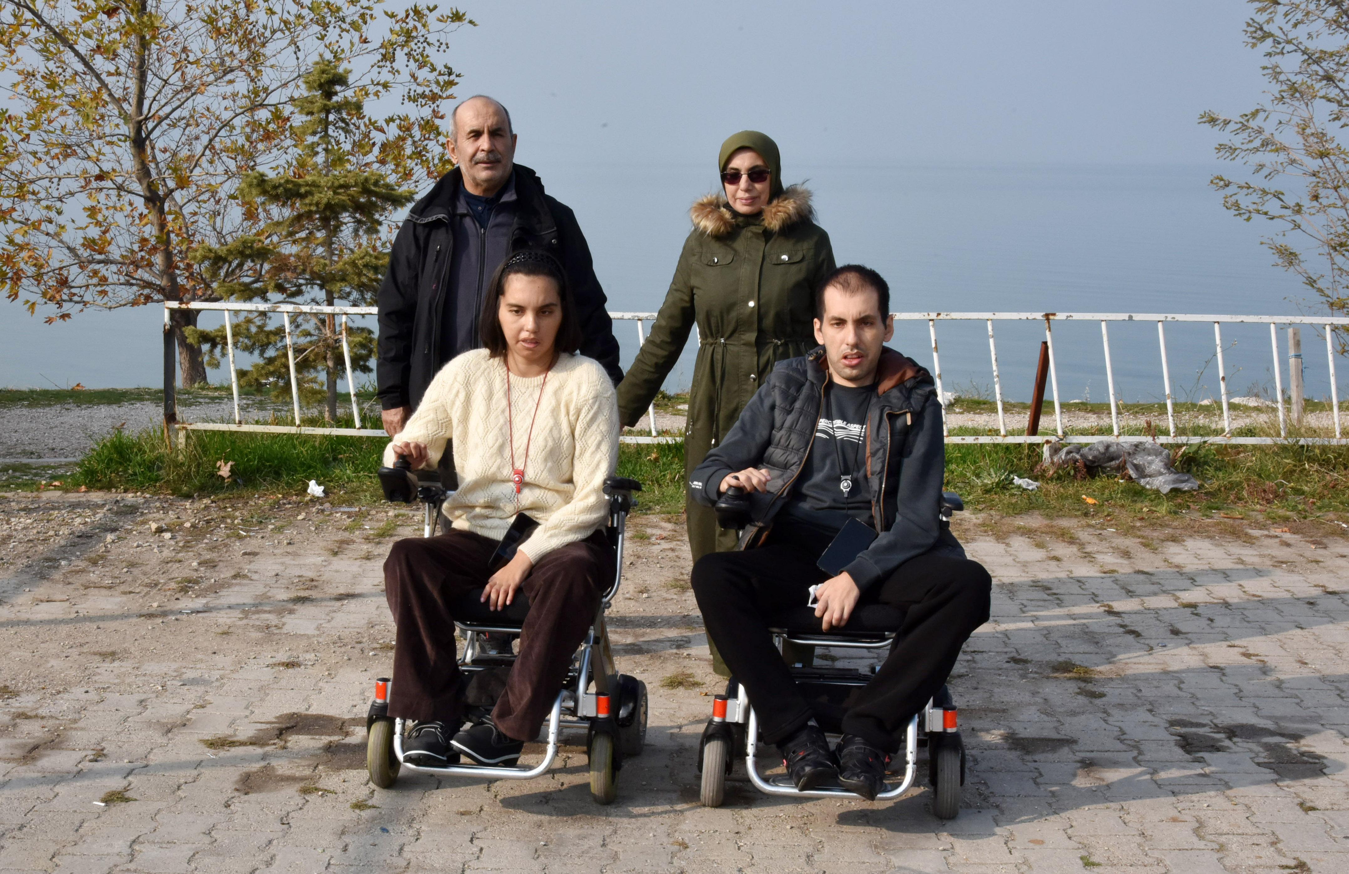 Serap öğretmen, 30 yıllık kışla ziyareti hayalini gerçekleştirdi