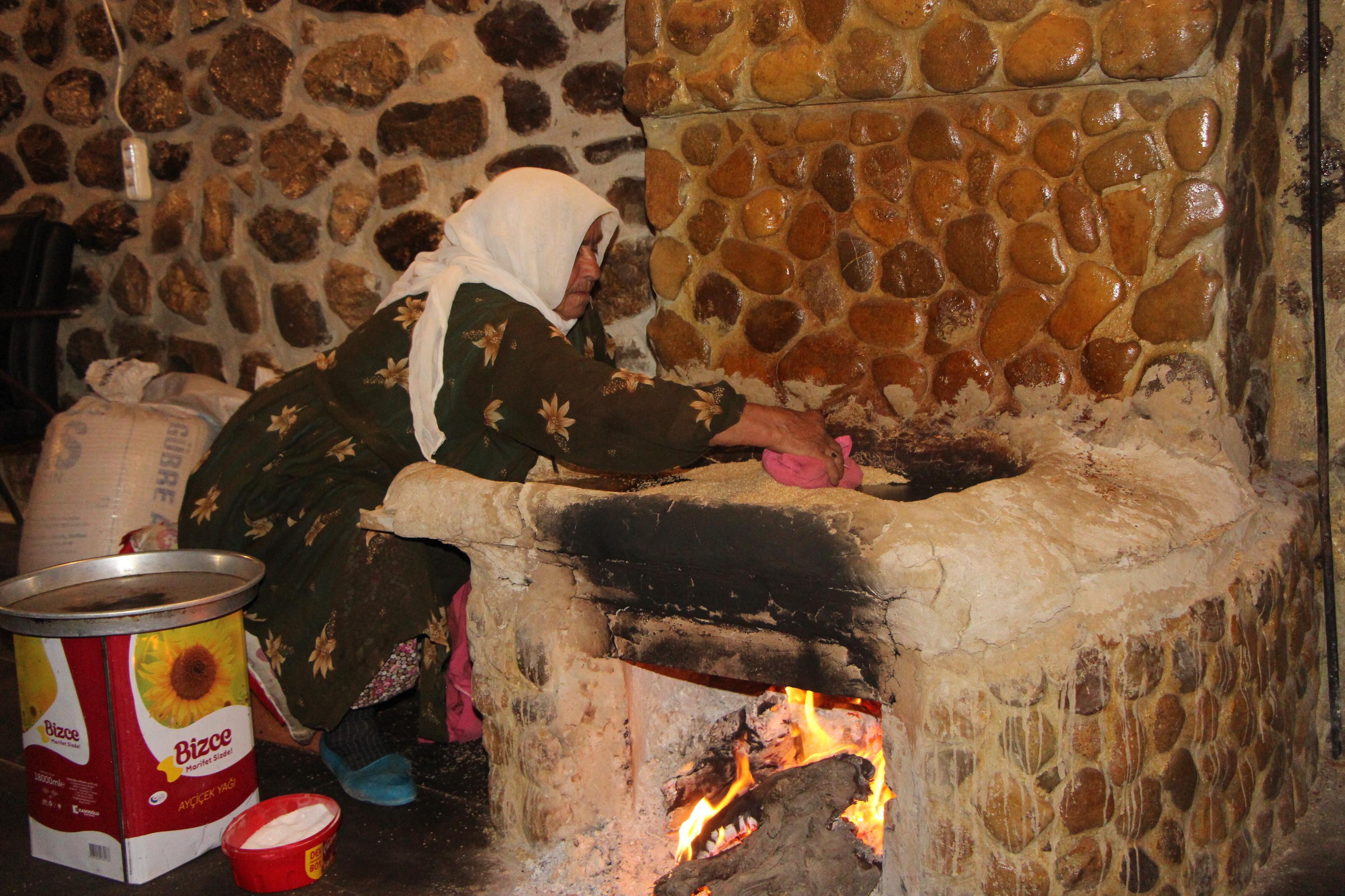 152 yıllık tescilli değirmende geleneksel yöntemlerle tahin üretimi