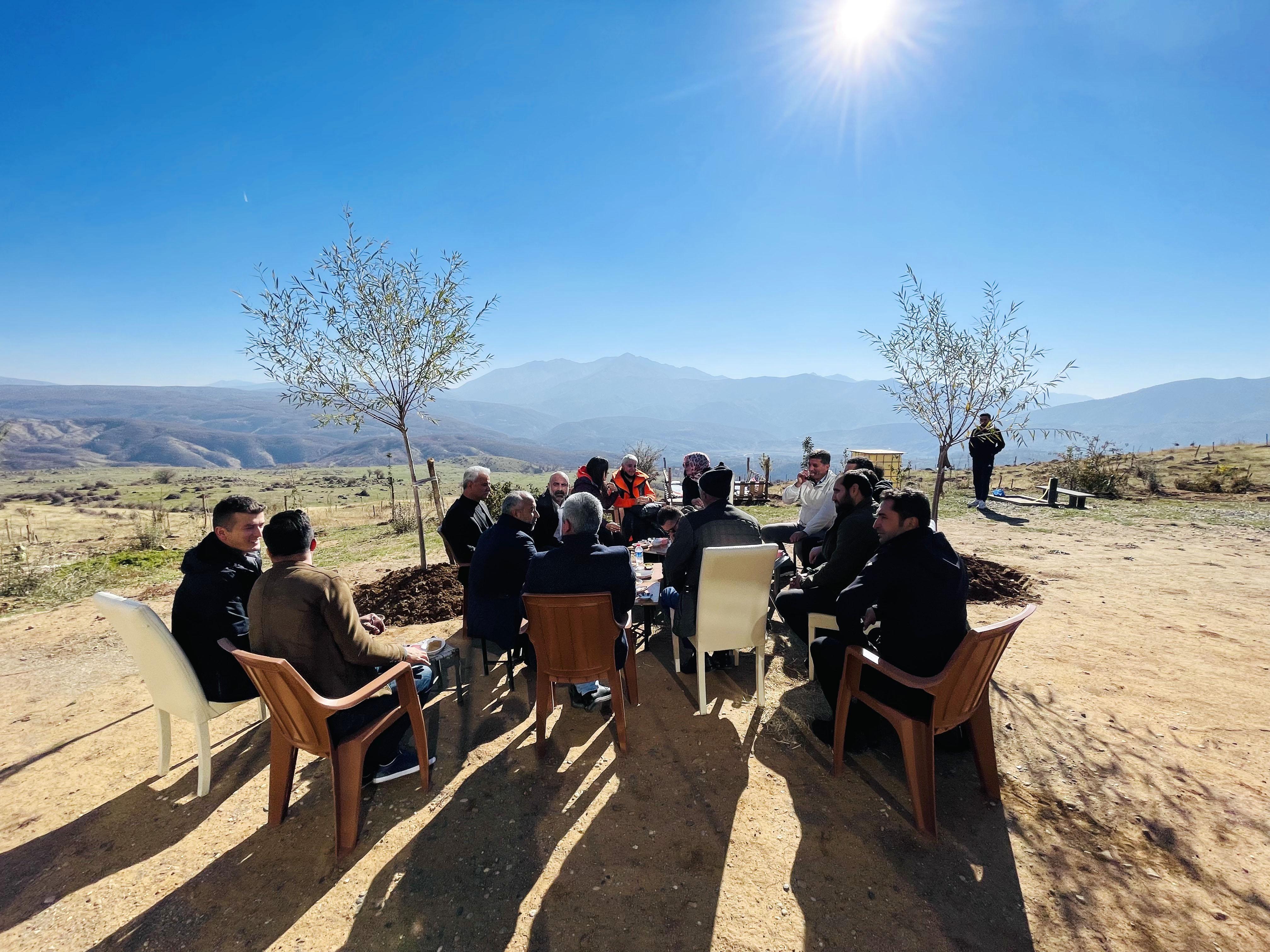 Terörle anılan Şenyaylada çay içip, mantar topladılar
