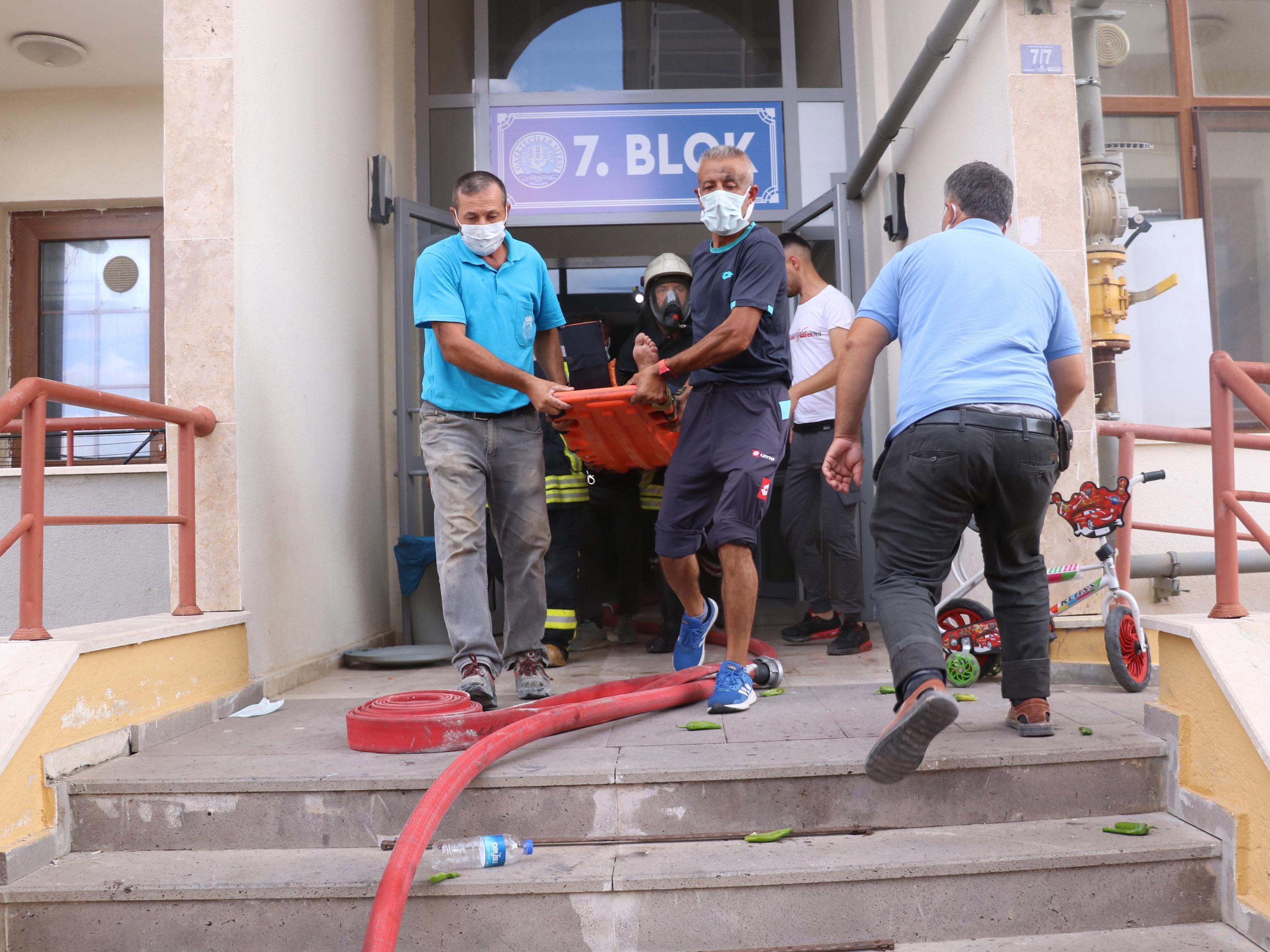 Yangında 5inci kattan atlayan kadının eşi: Herkesten dua bekliyoruz