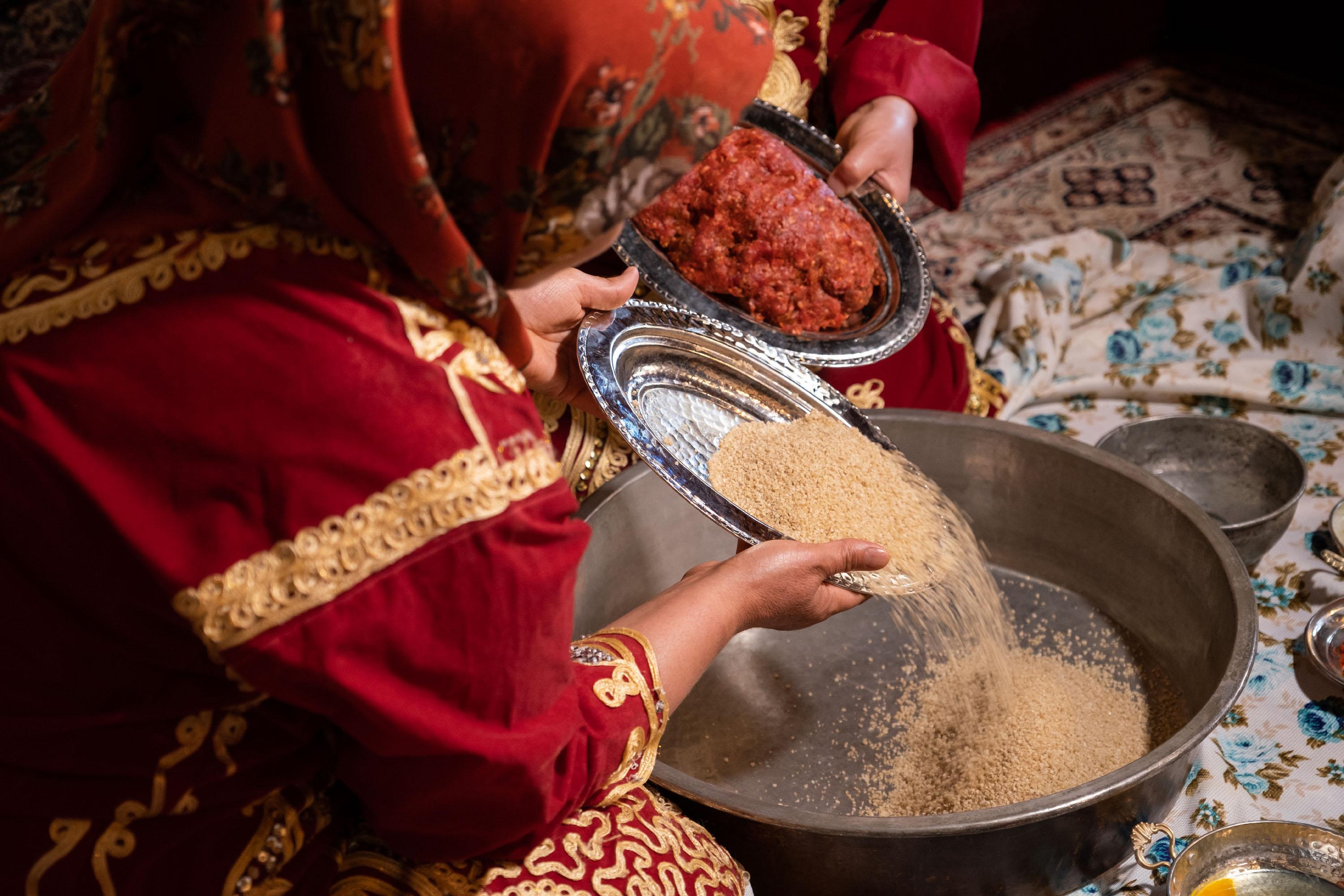 İçli ile görünümü aynı tadı farklı; tonus köftesi