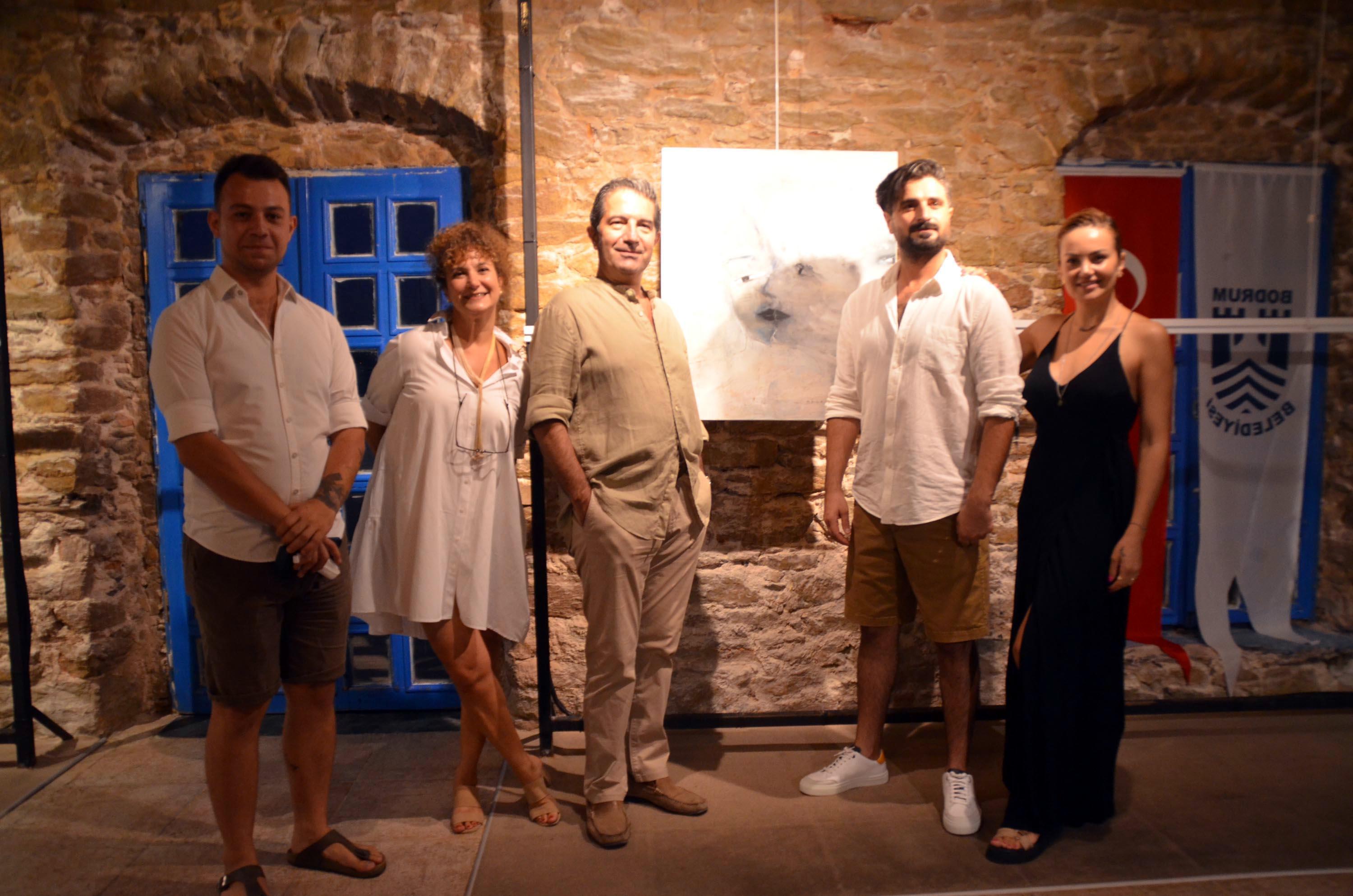 Halit Akçatepenin kızı ve damadı Bodrumda sergi açtı