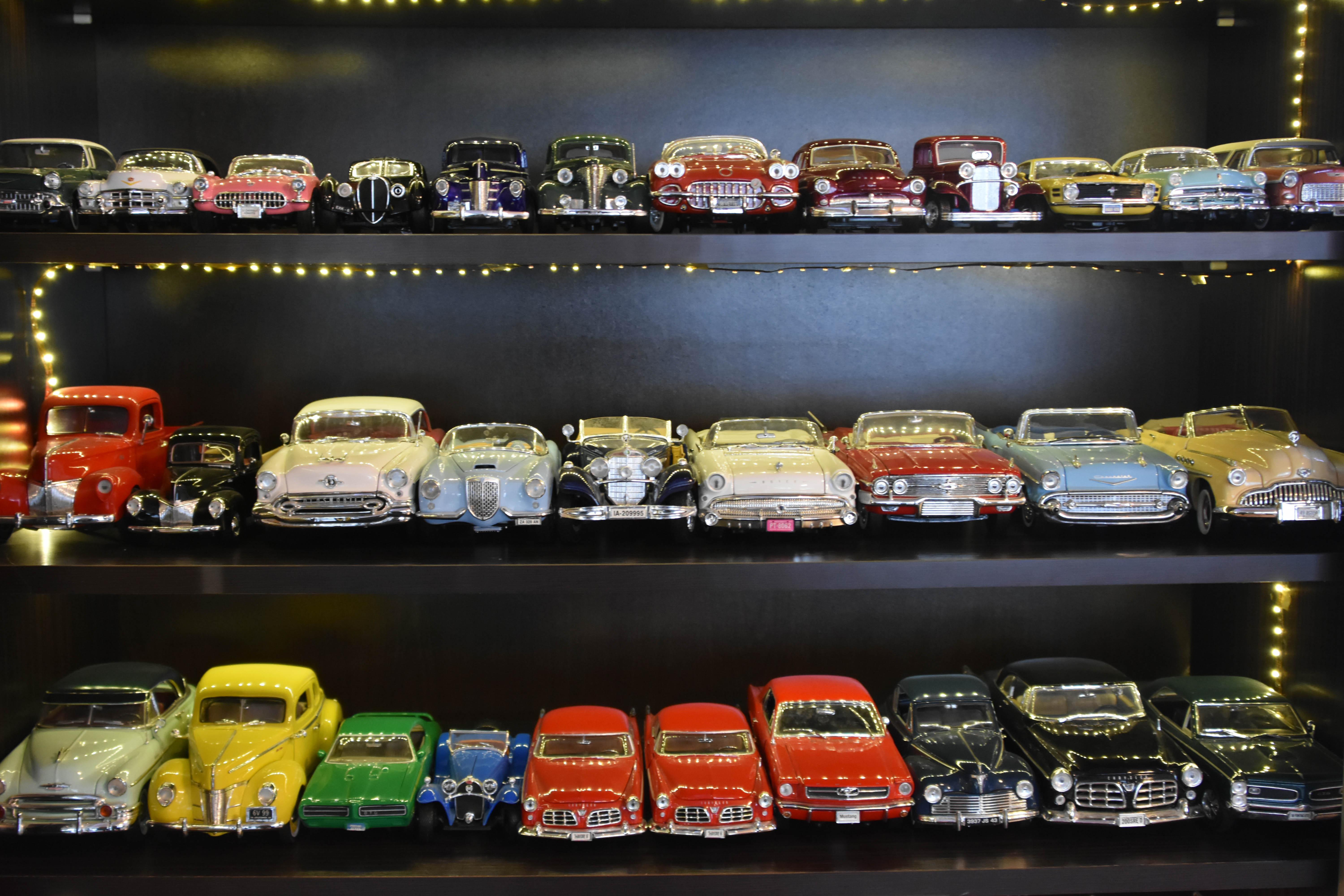 İnşaat mühendisi, iş makinelerinin maketlerinden koleksiyon oluşturdu