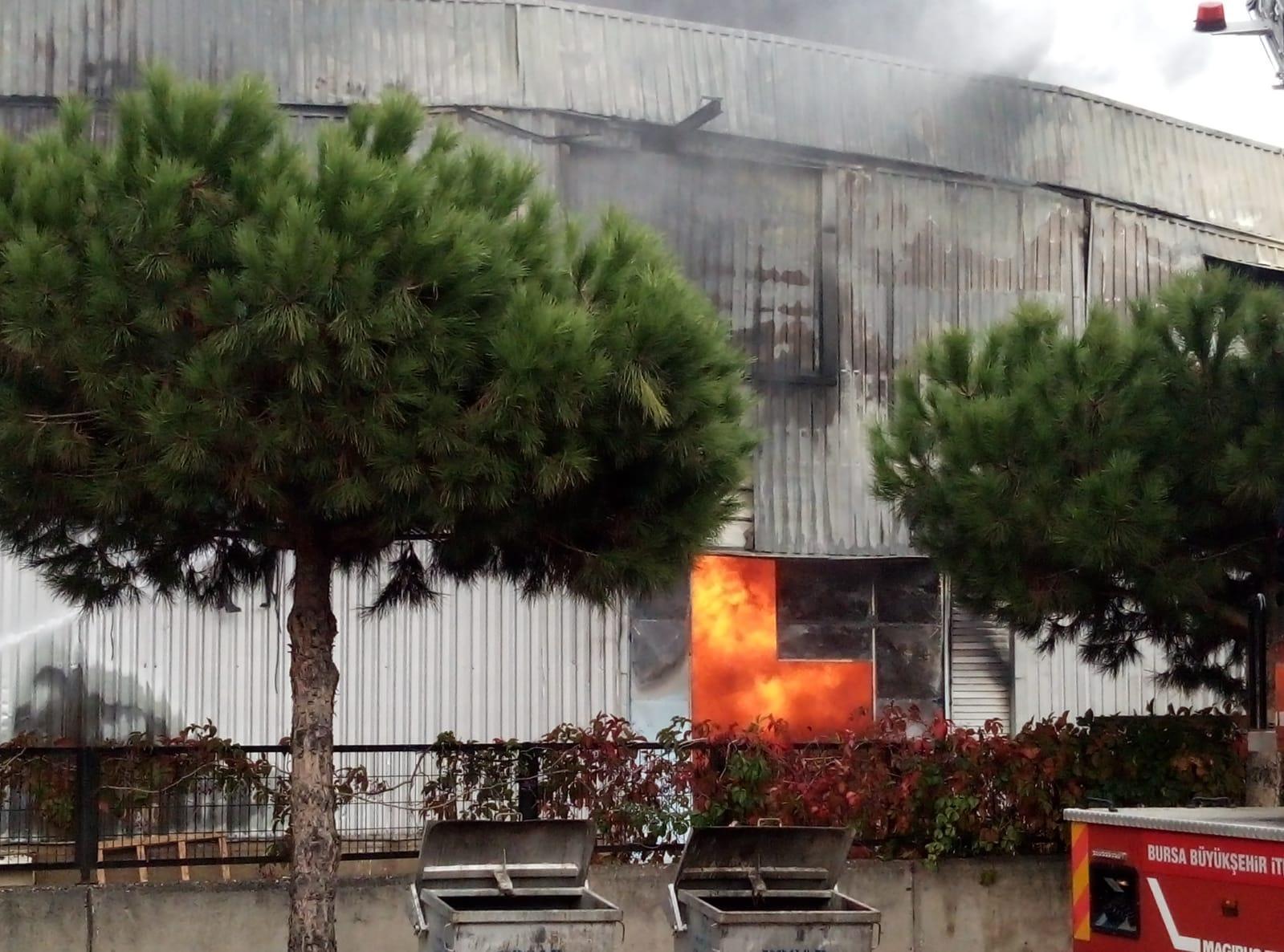 Bursada tekstil fabrikası yangını