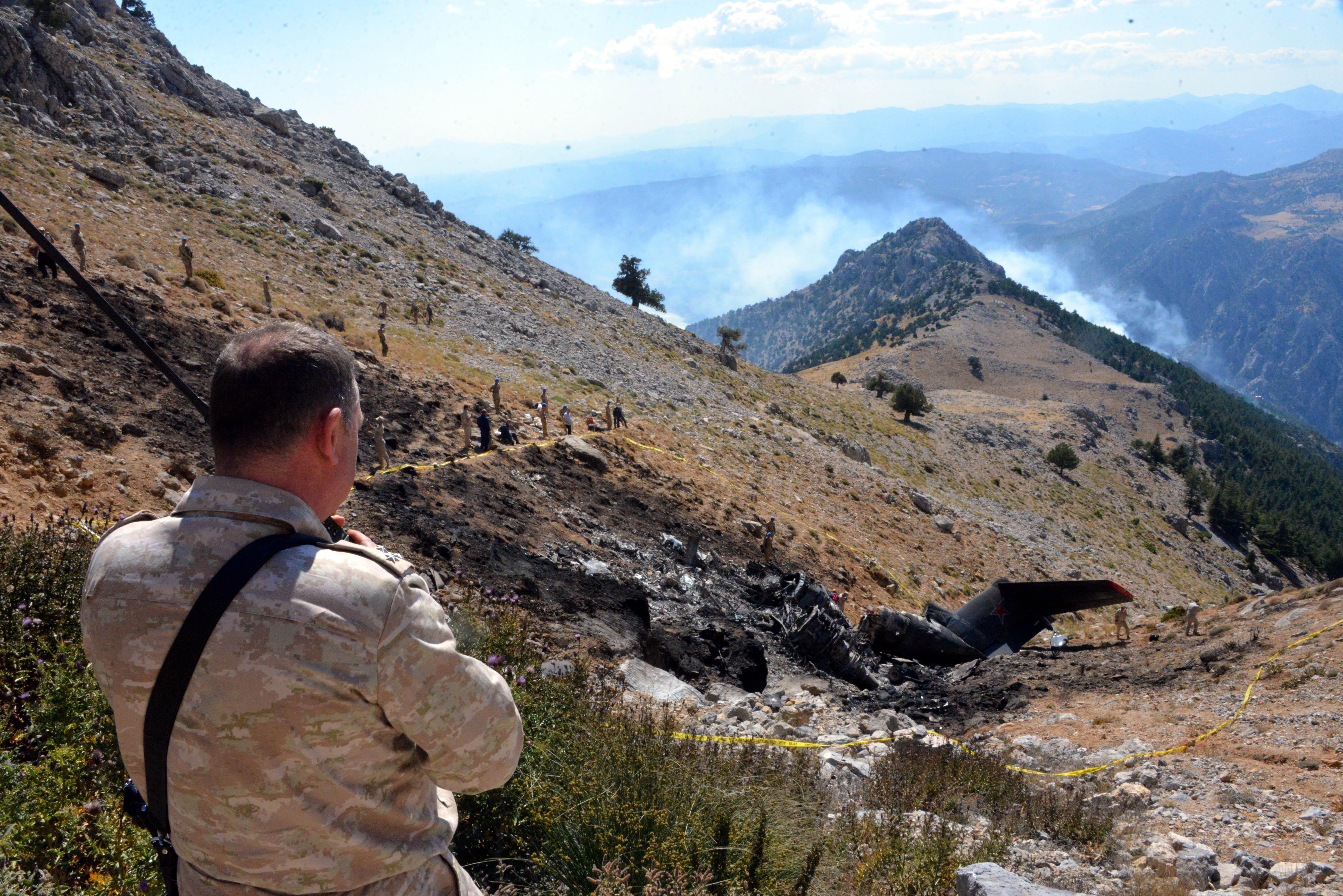 Kahramanmaraşta düşen yangın söndürme uçağının enkazı gömüldü