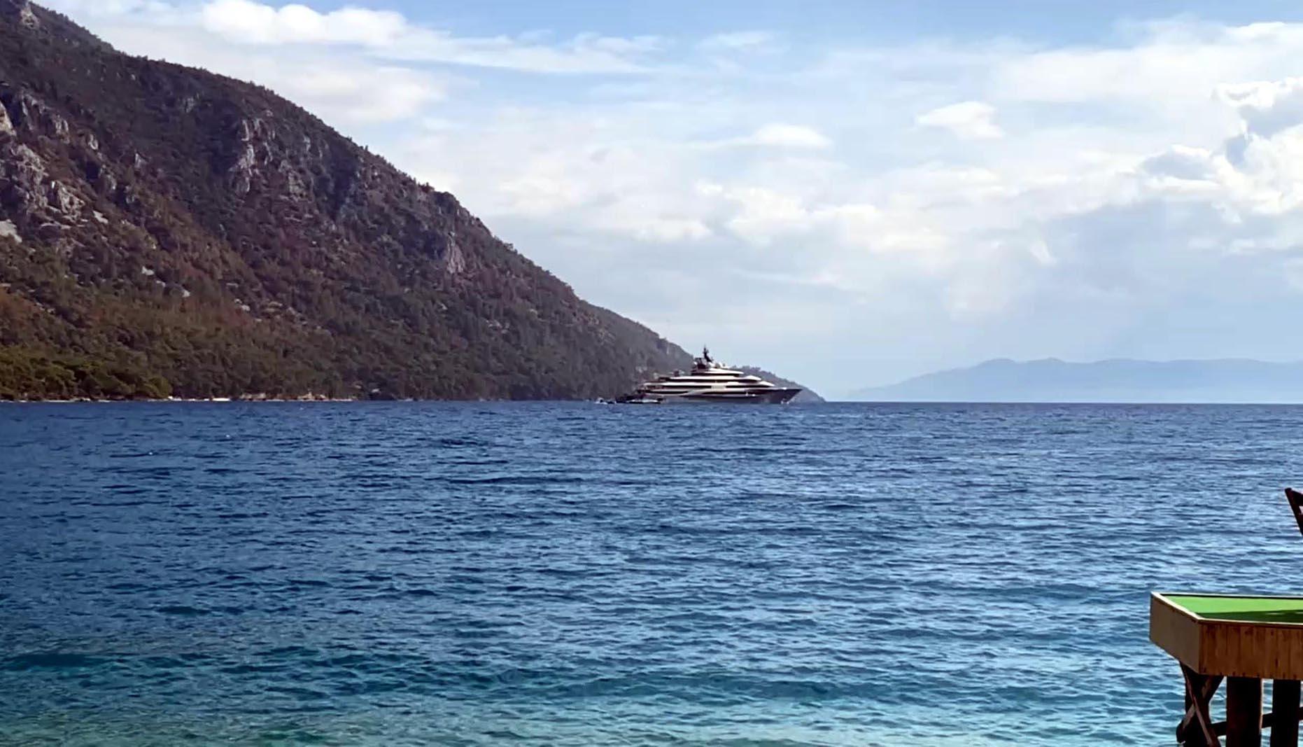 Jeff Bezosun yatı Akbüke demir attı