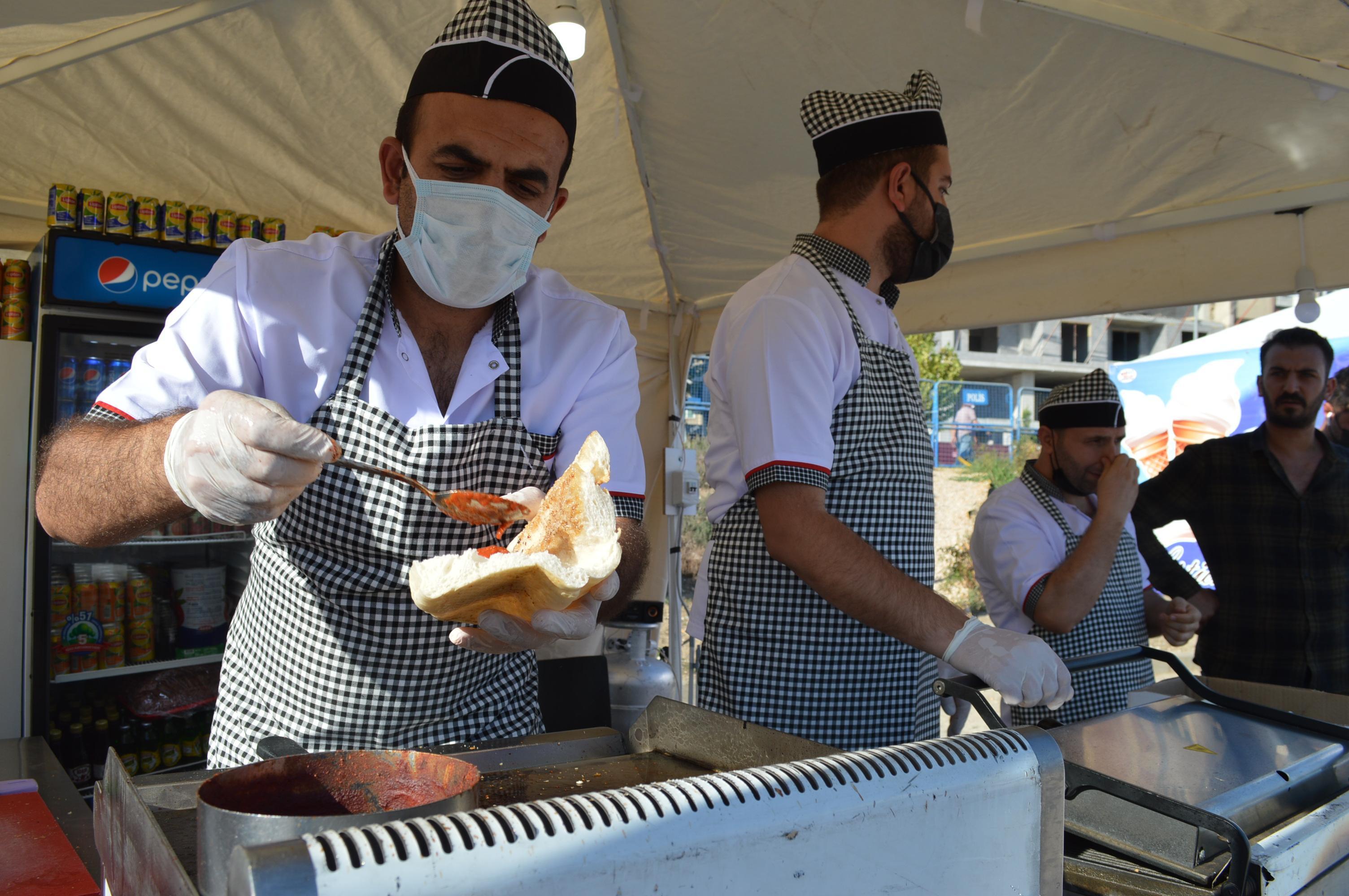 Elazığda 3üncü Geleneksel Salçalı Köfte Festivali