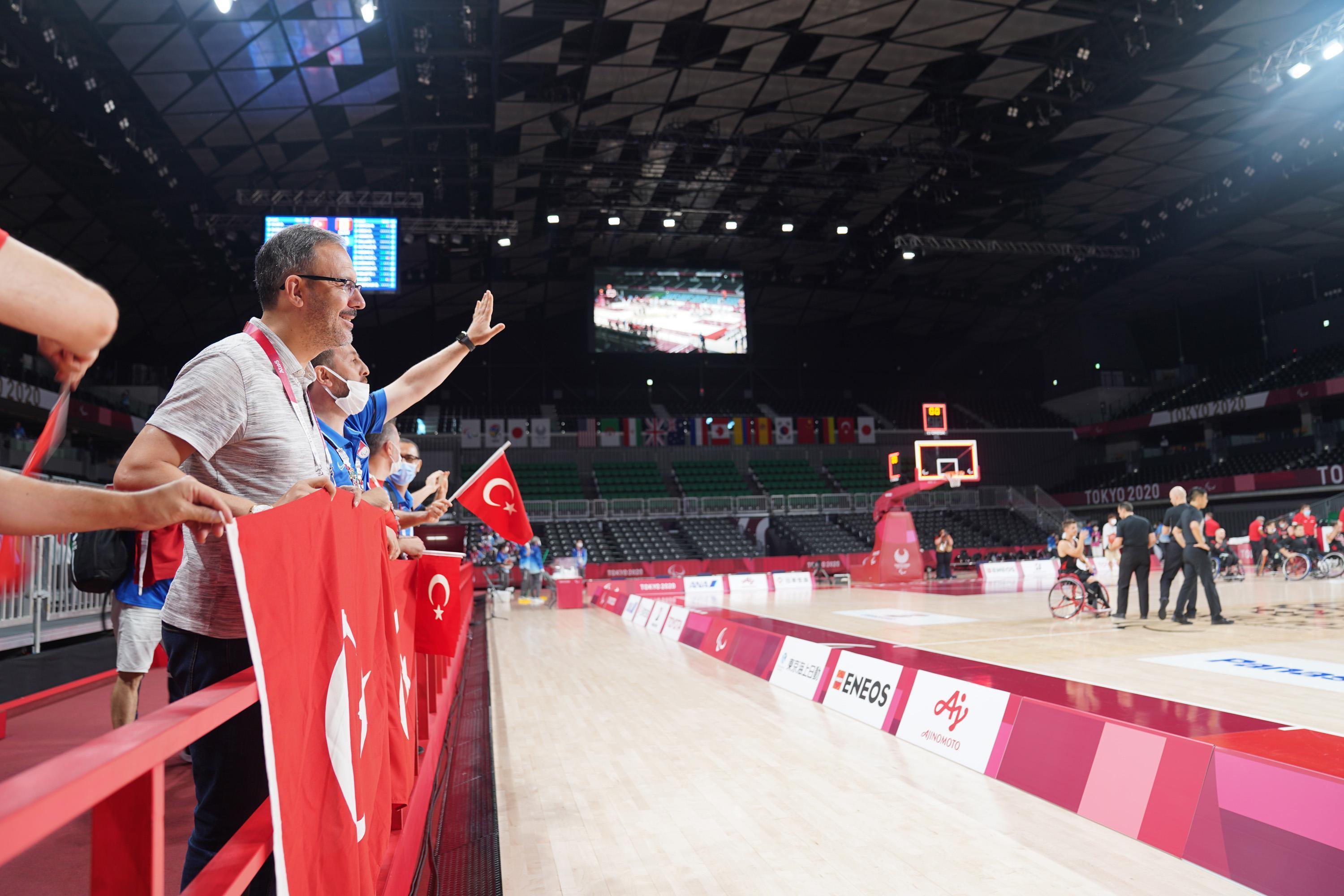 Tekerlekli Basketbol Takımı Kanadayı 77-73 mağlup etti