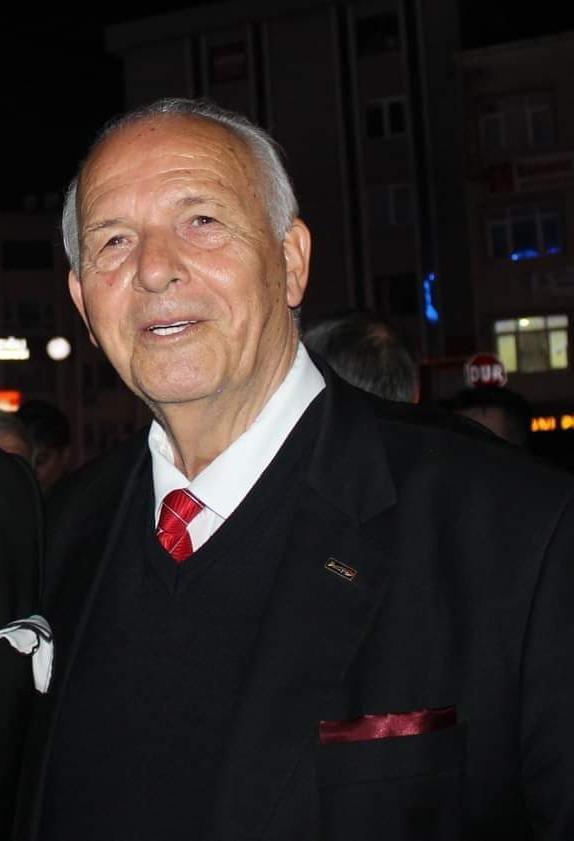 Sahnede geçirdiği kalp krizi sonrası hayatını kaybetti